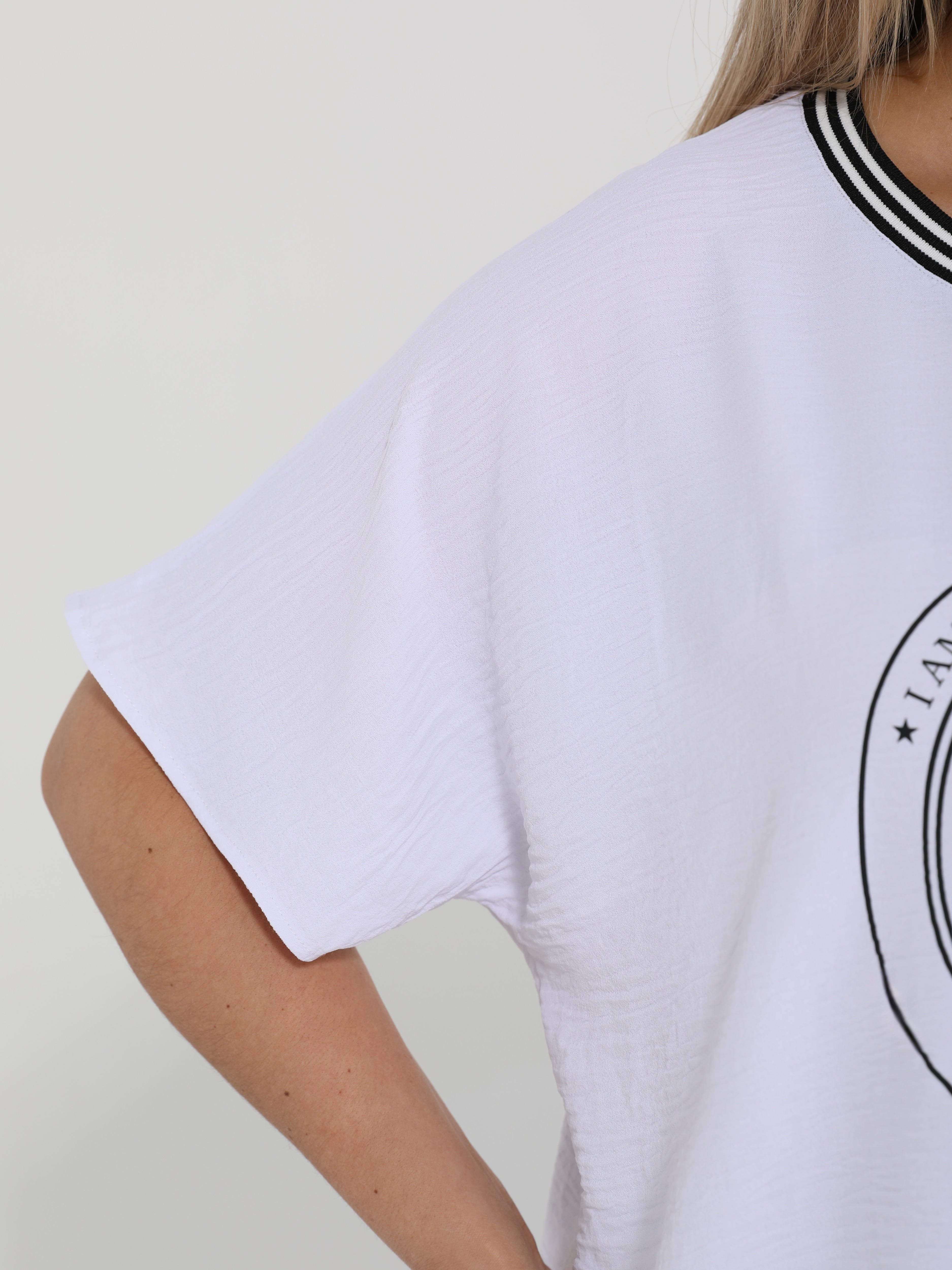 Блузка лёгкая белая с принтом Dora(фото6)