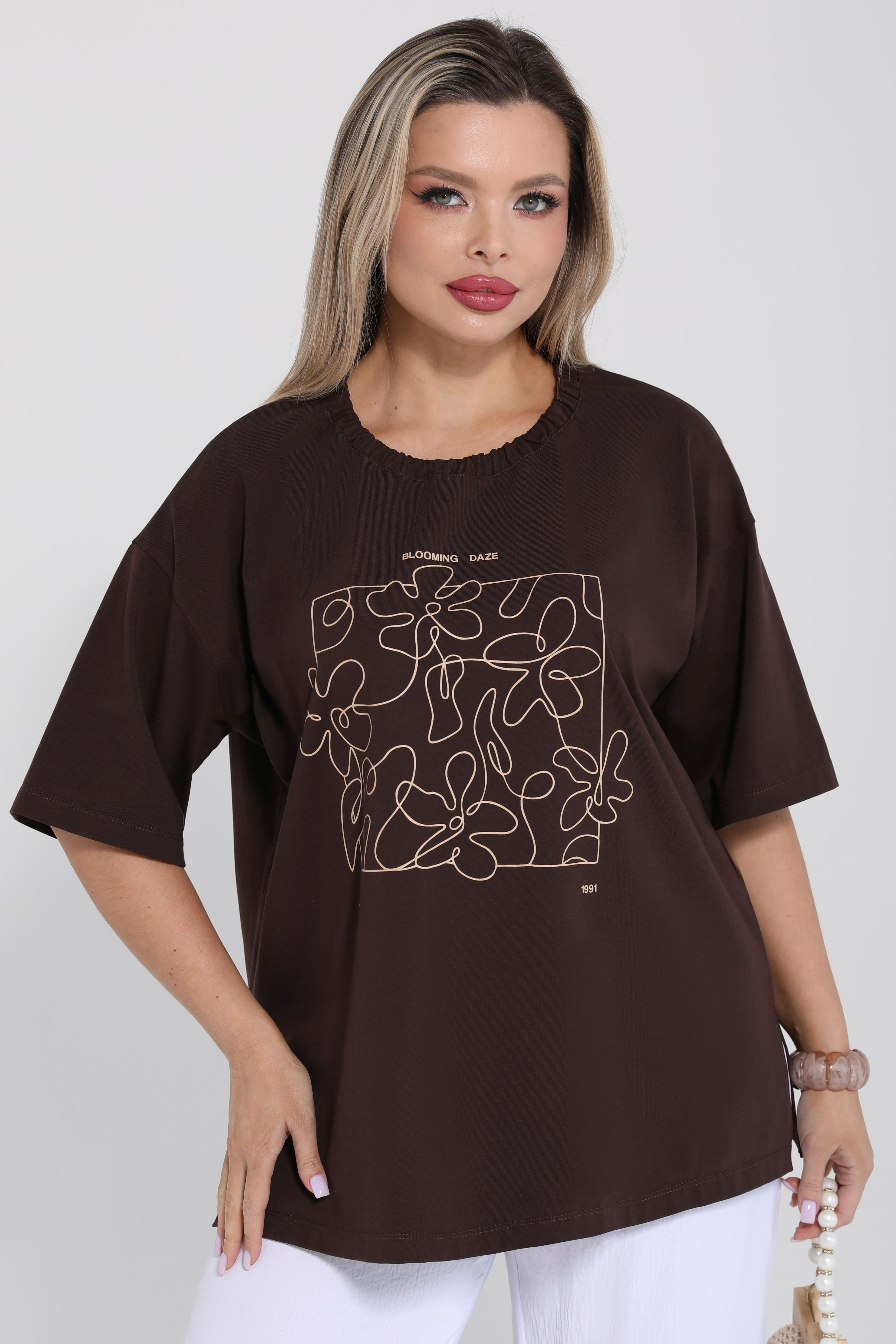 Футболка трикотажная коричневого цвета с принтом Dora