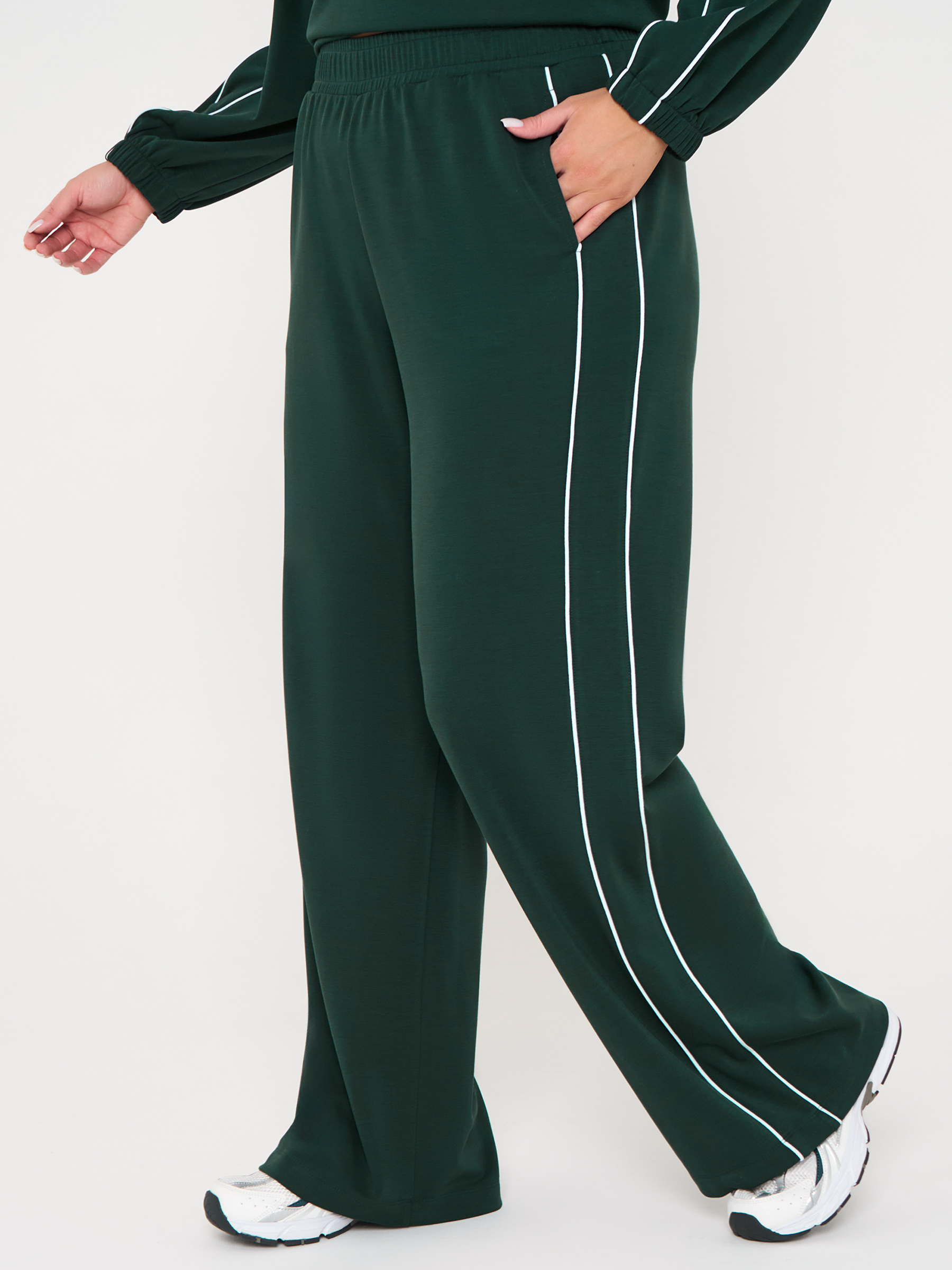 Брюки трикотажные тёмно-зелёные с карманами Dora(фото7)