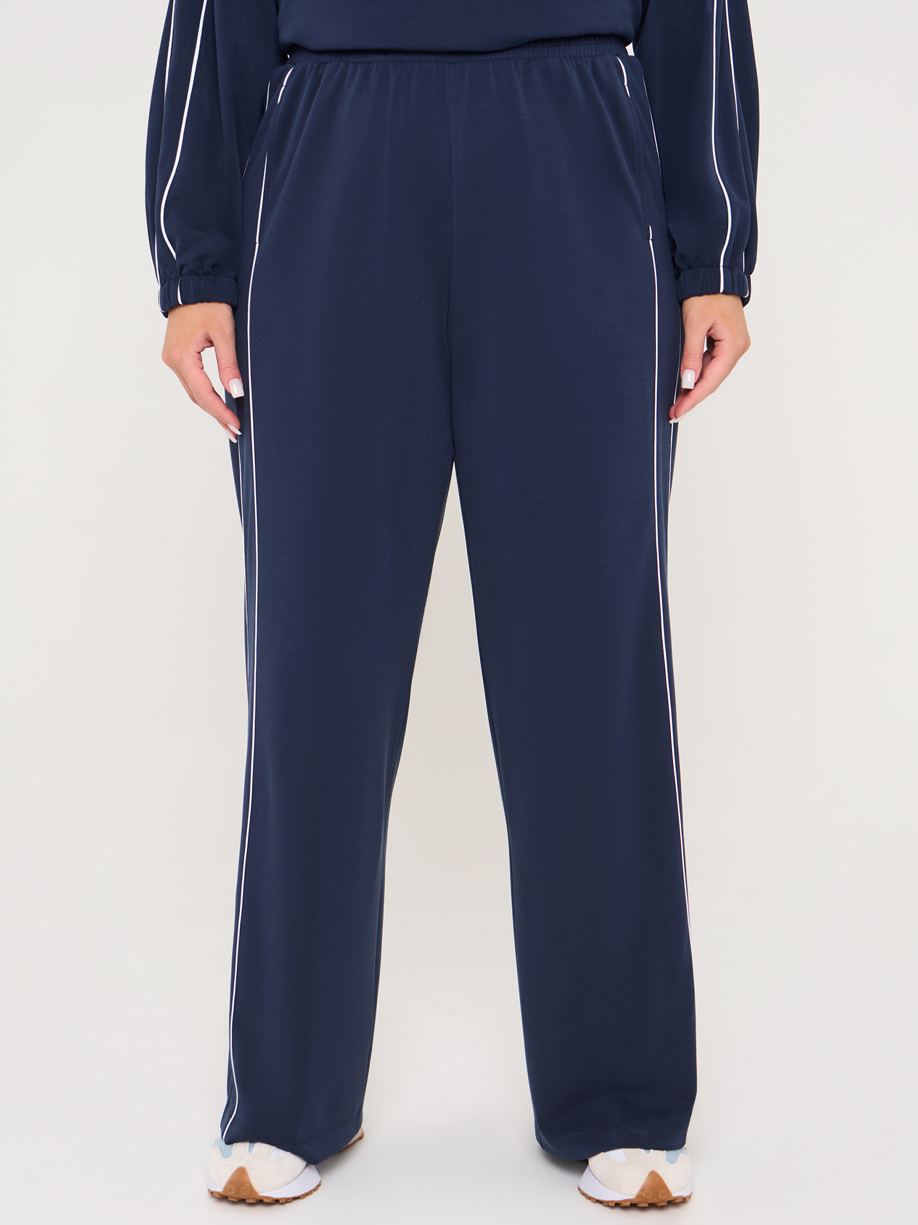 Брюки трикотажные тёмно-синие с карманами Dora(фото3)