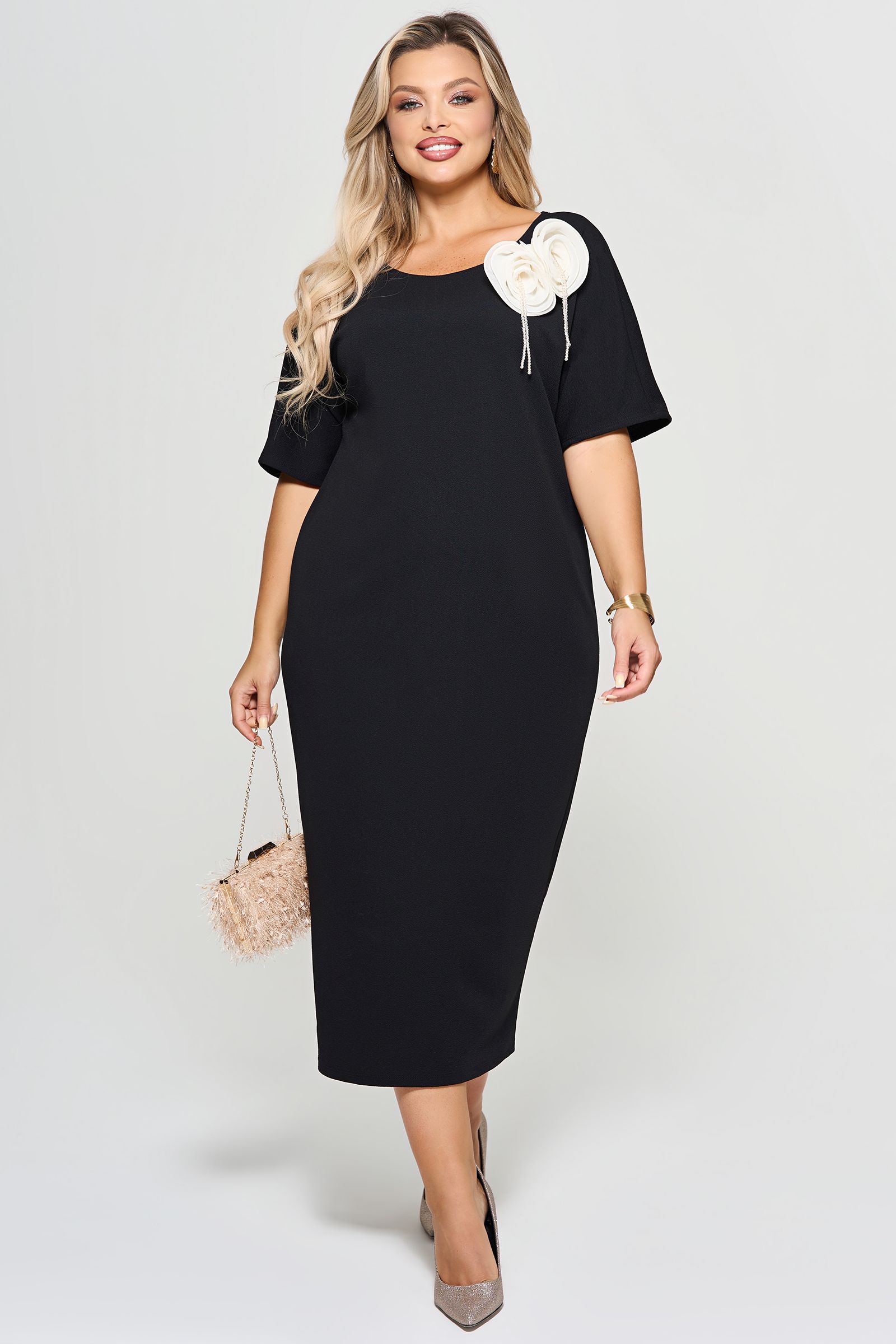 Платье-футляр чёрное со съёмной брошью Dora