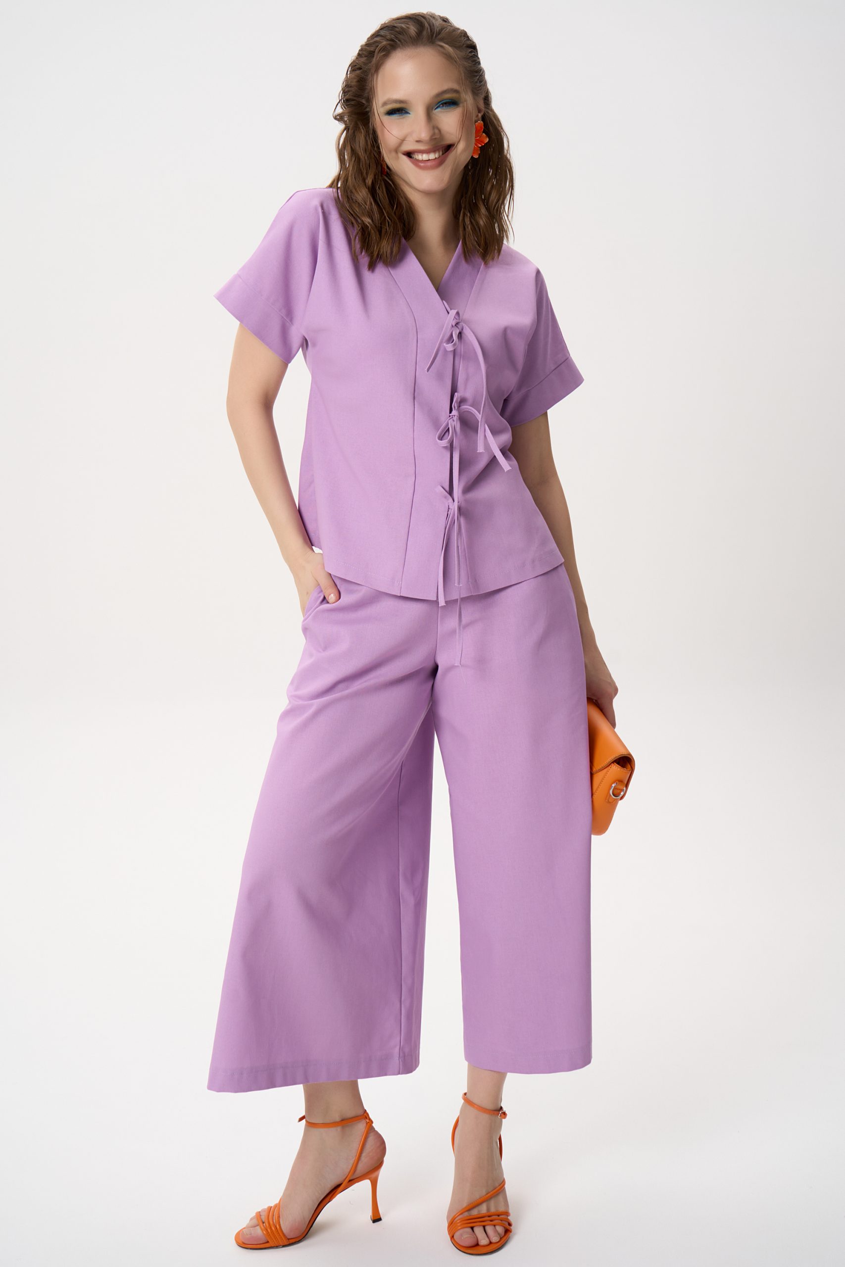 Костюм льняной сиреневый с брюками Elza