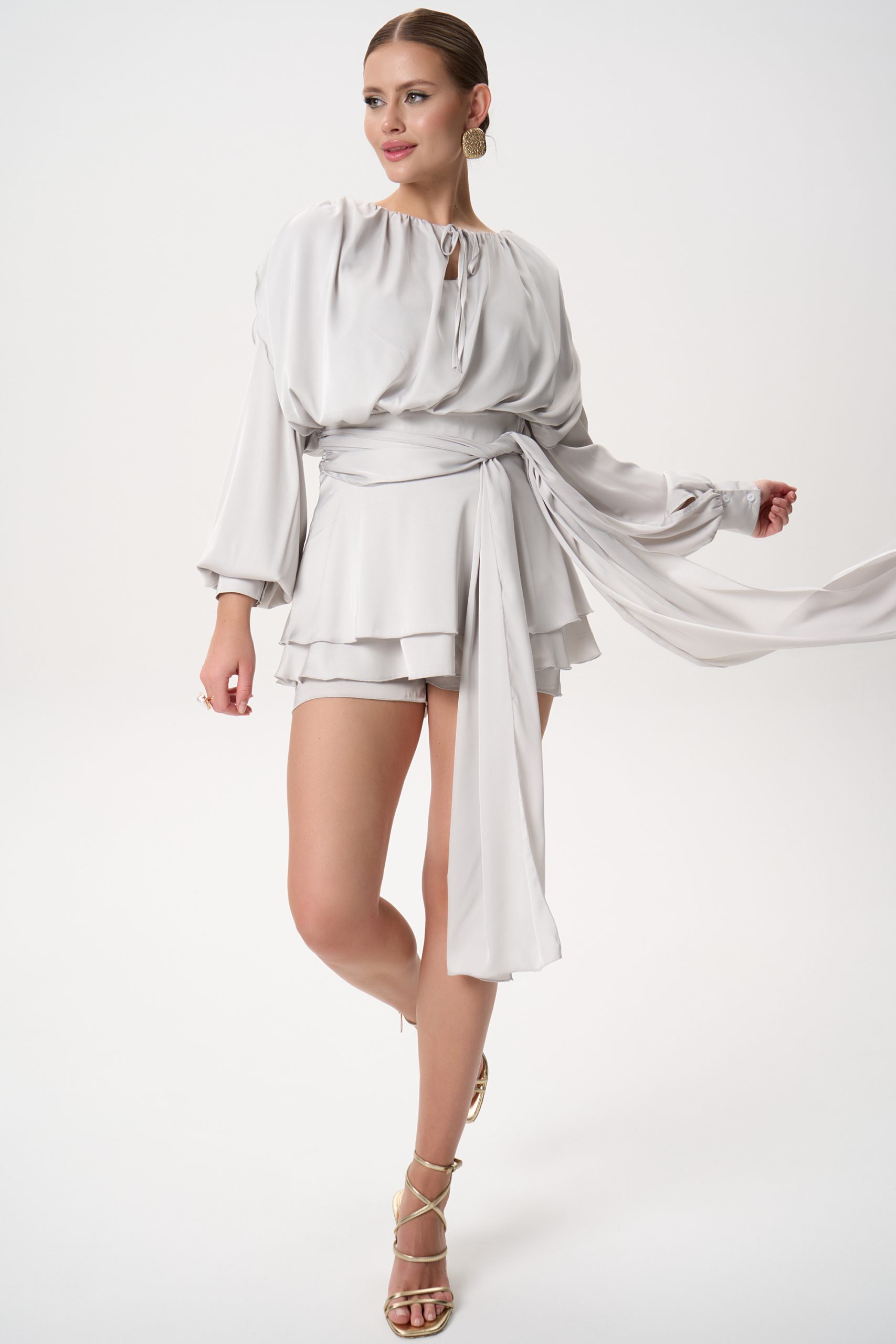 Платье мини жемчужного цвета оригинальное Elza