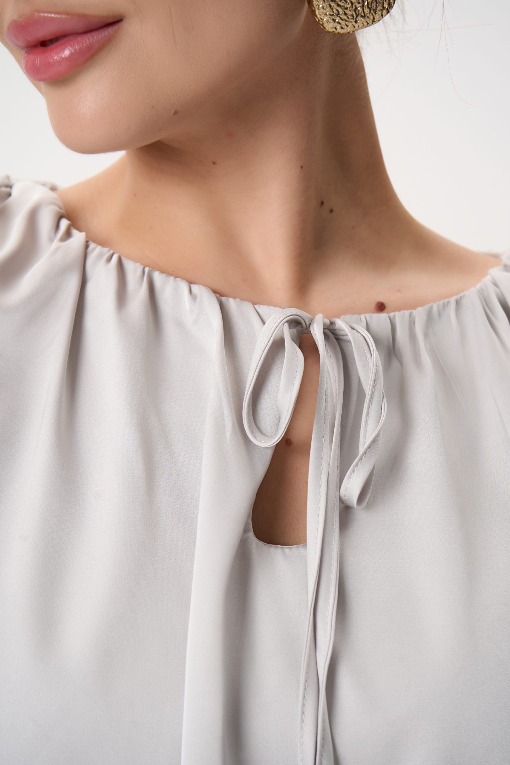 Платье мини жемчужного цвета оригинальное Elza(фото4)