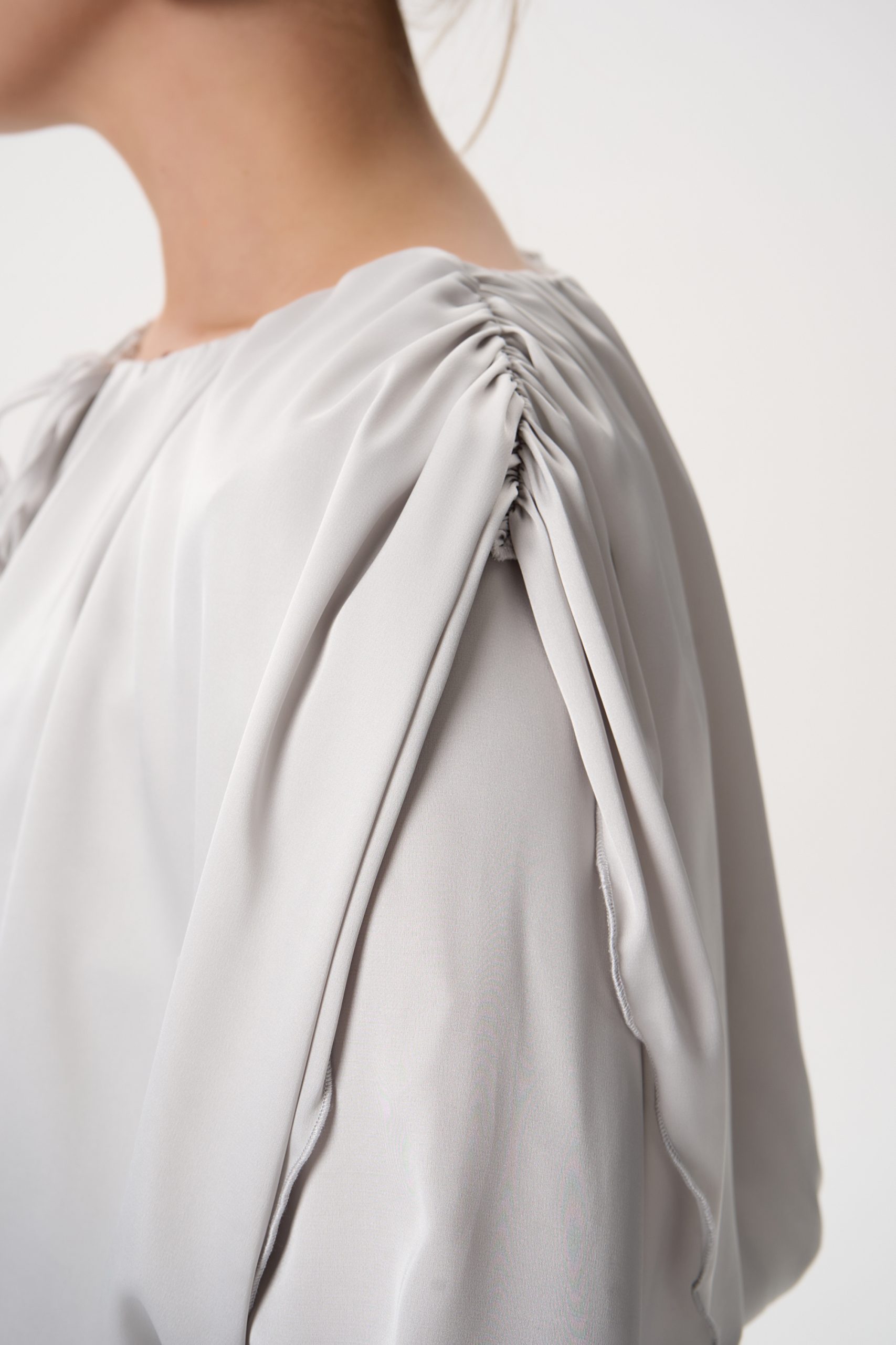 Платье мини жемчужного цвета оригинальное Elza(фото7)