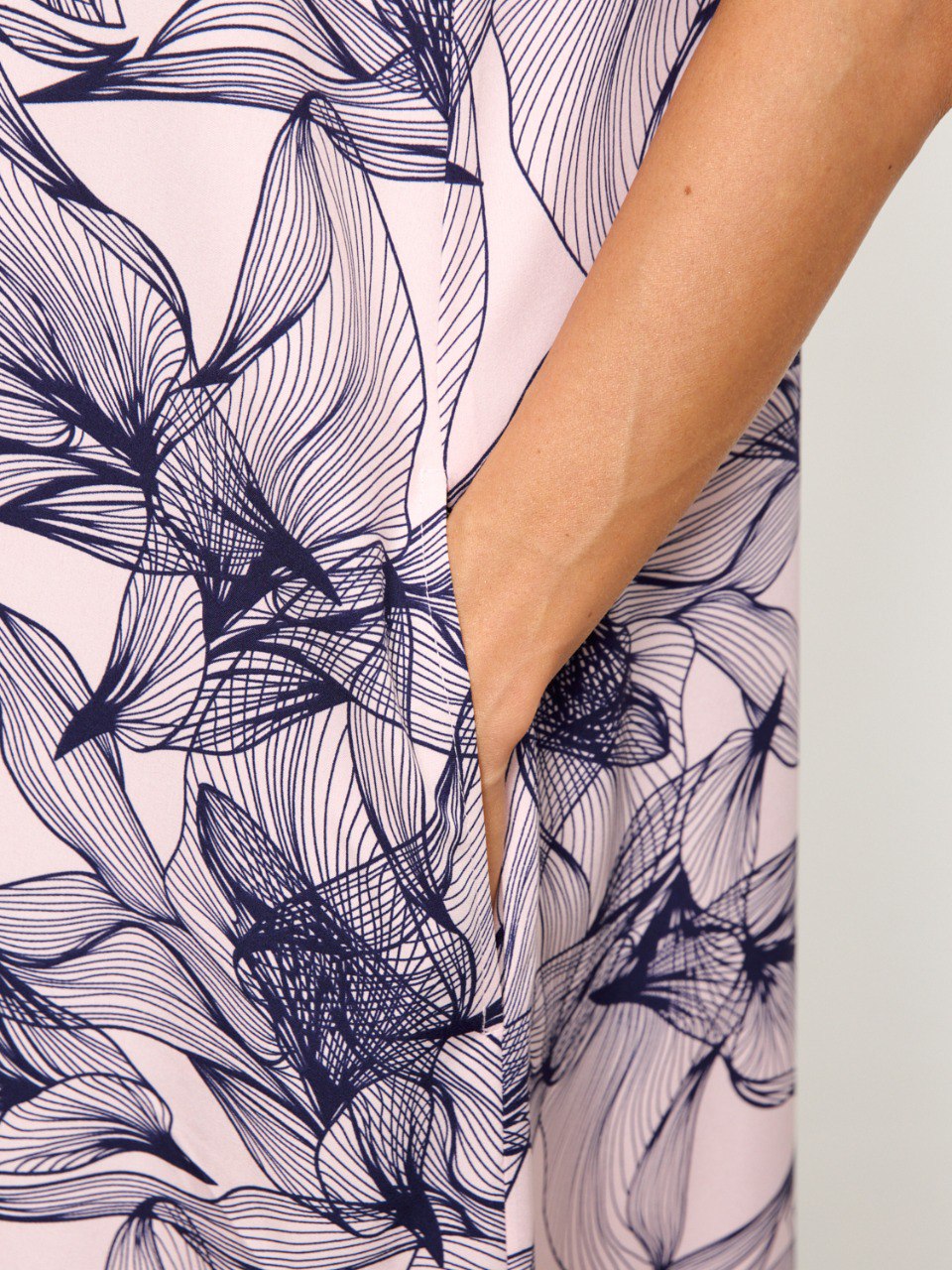 Платье макси розовое с принтом Jetty(фото5)