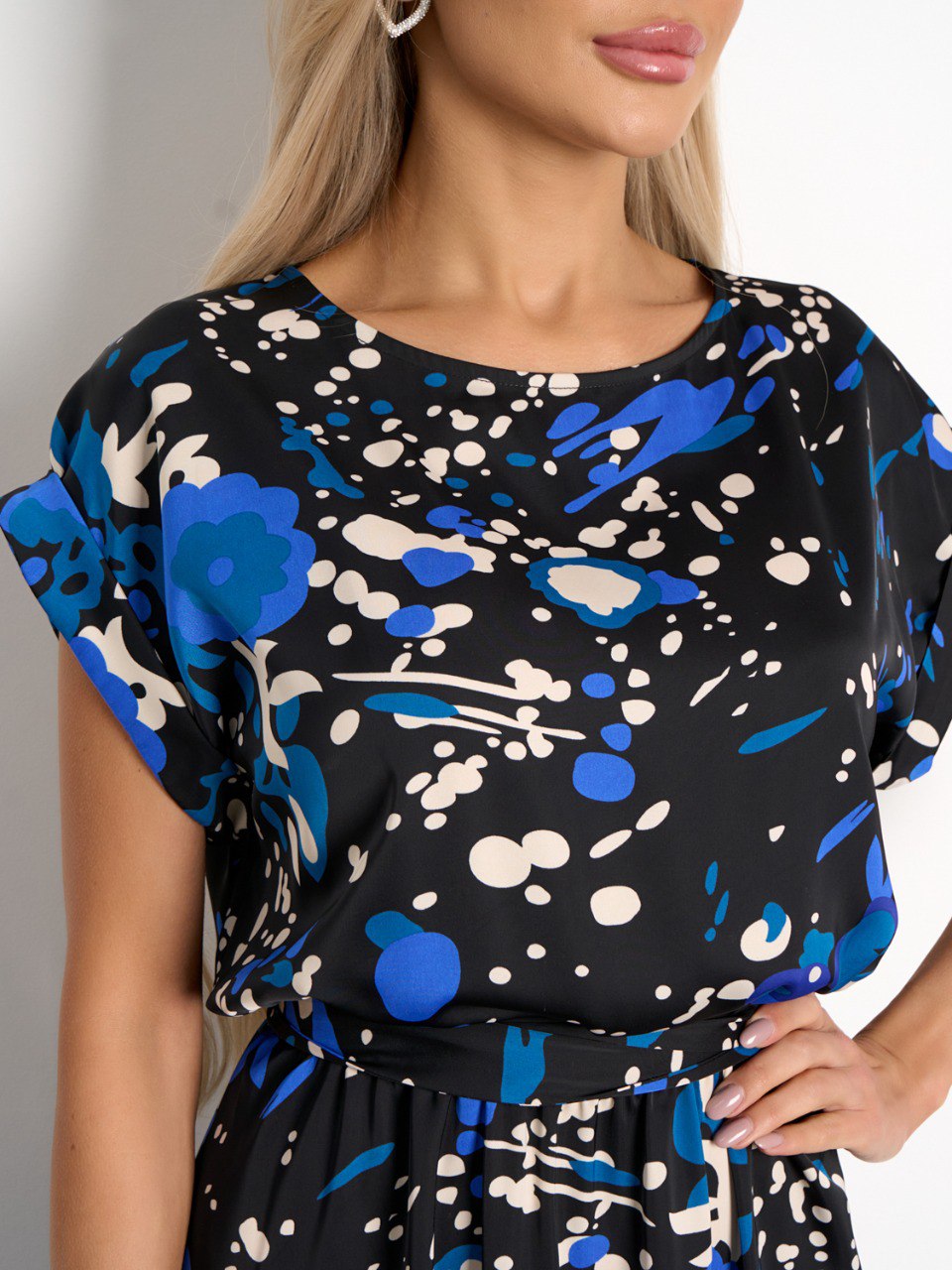 Платье миди атласное чёрное с принтом Jetty(фото4)