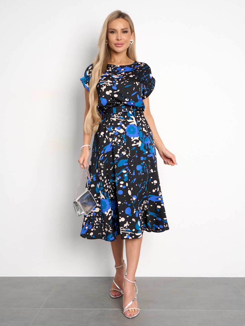 Платье миди атласное чёрное с принтом Jetty(фото7)