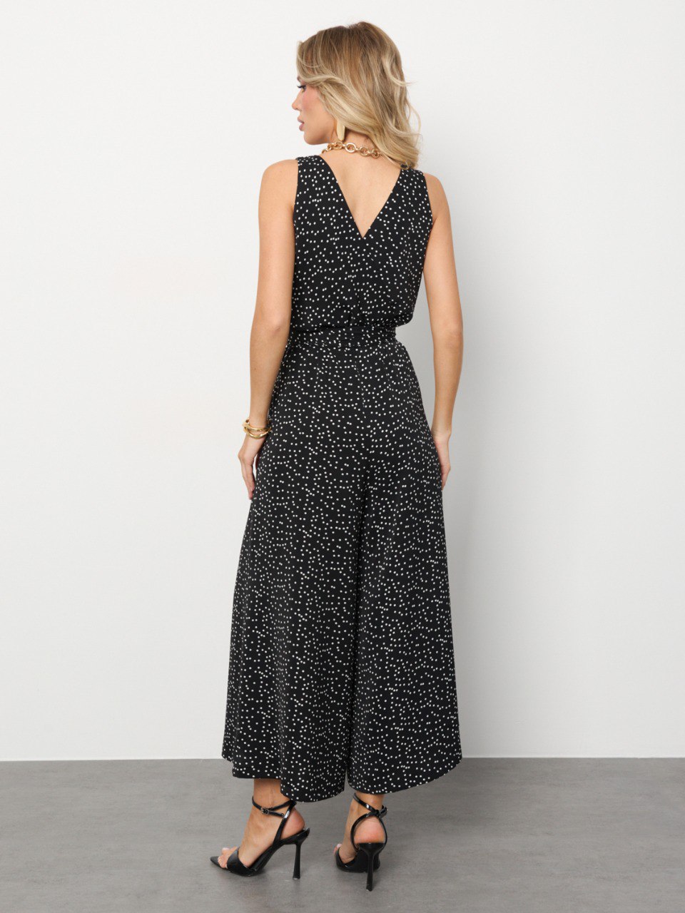 Комбинезон чёрный в горошек с широкими брюками-палаццо Jetty(фото8)