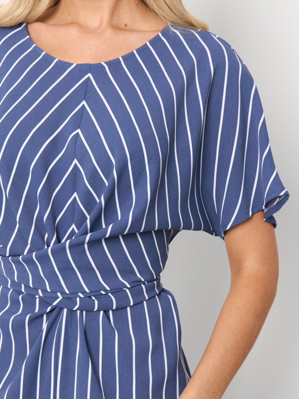 Платье синее в полоску с цельнокроеным поясом Jetty(фото7)