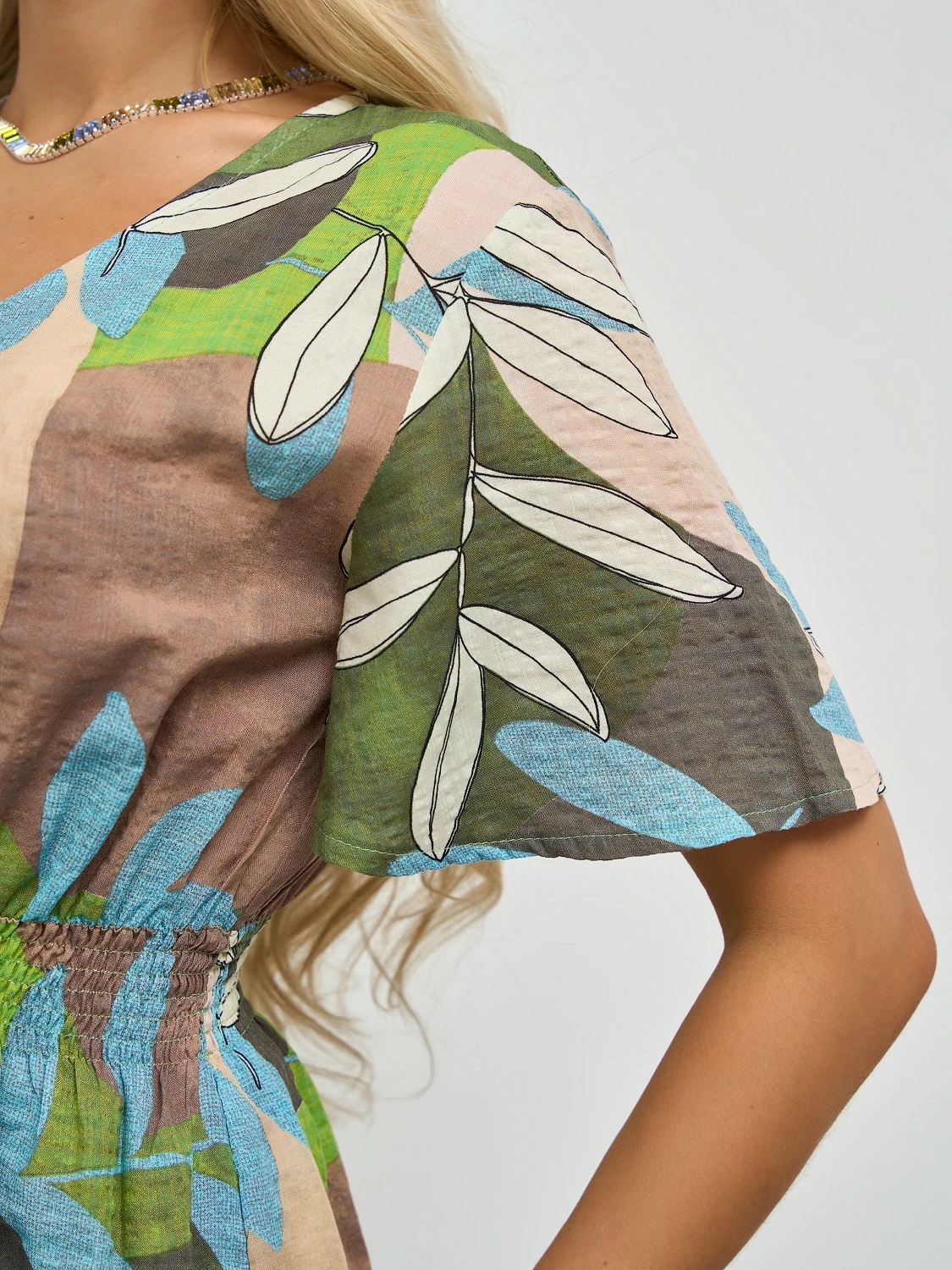 Платье длинное лёгкое с коротким расклешенным рукавом Jetty(фото7)