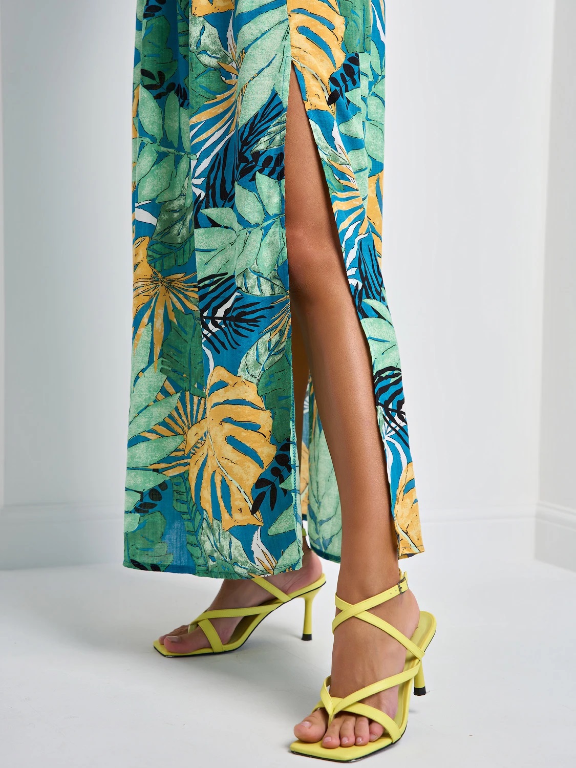 Платье длинное лёгкое с коротким расклешенным рукавом Jetty(фото7)