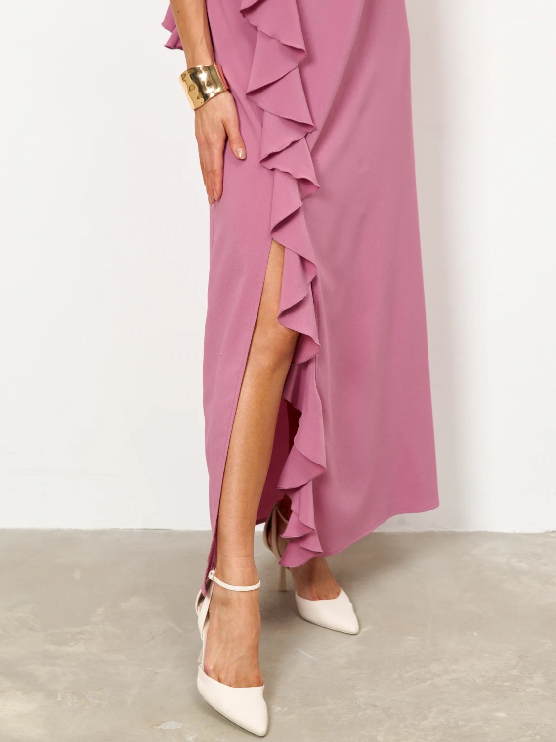 Платье длинное розовое с воланом Jetty(фото6)