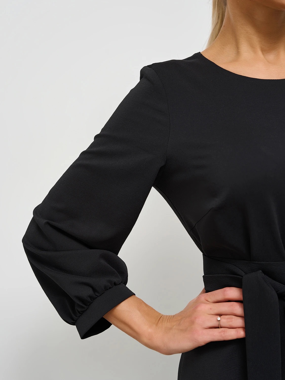 Платье длинное с поясом-кушак в чёрном цвете Jetty(фото8)