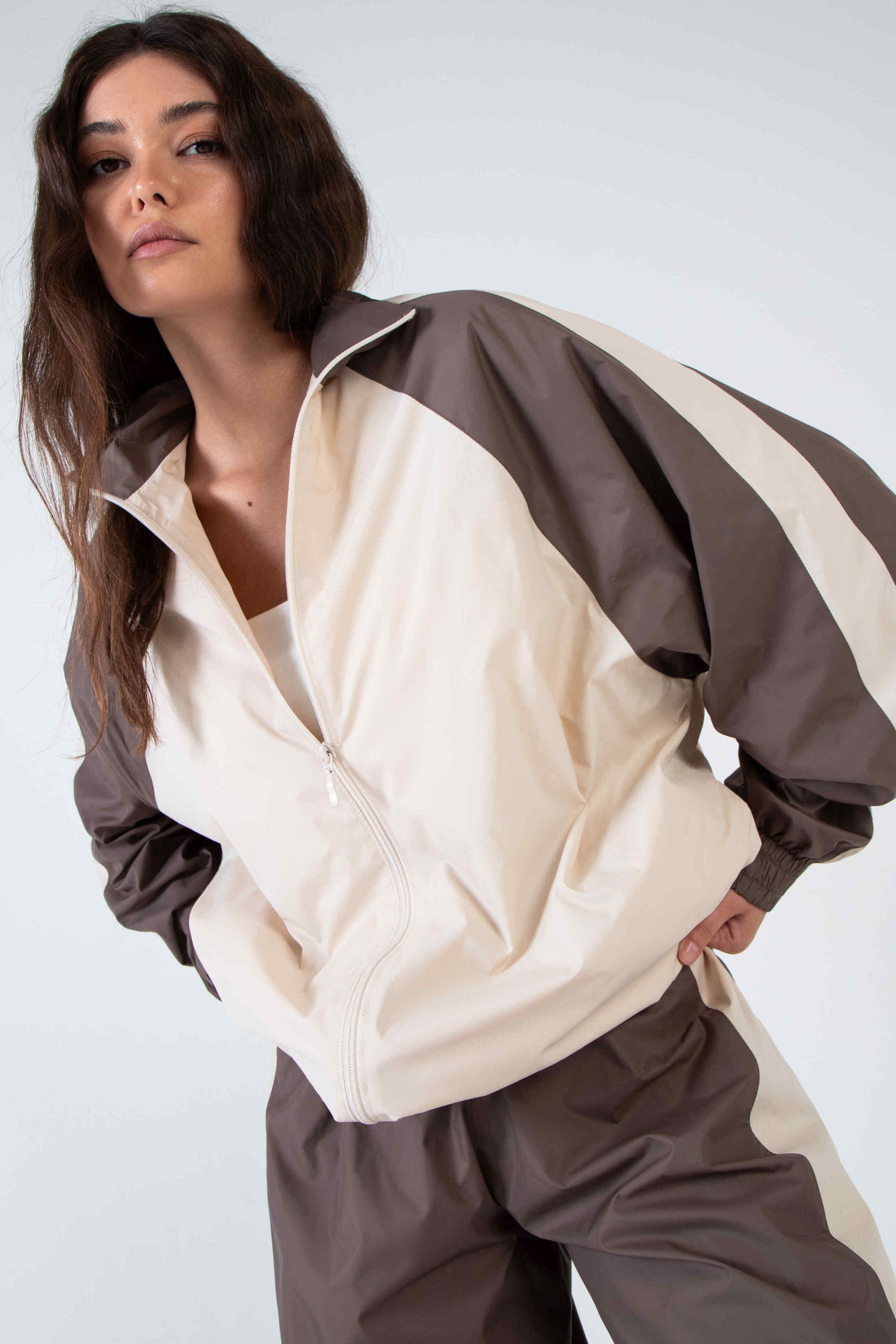 Олимпийка бежевая из премиальной курточной ткани Kosmos