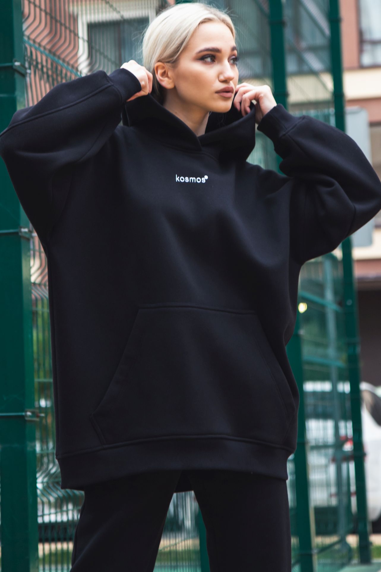 Худи оверсайз с начёсом в чёрном цвете Kosmos