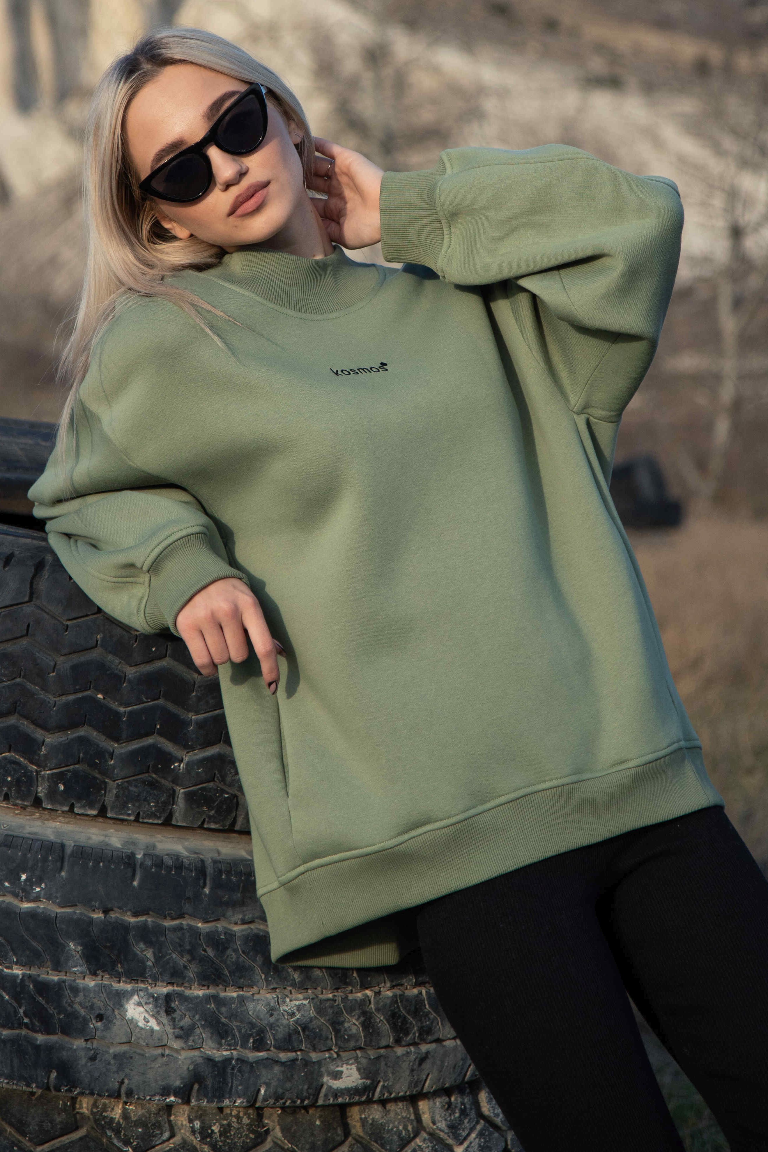 Свитшот женский оверсайз с начёсом Kosmos