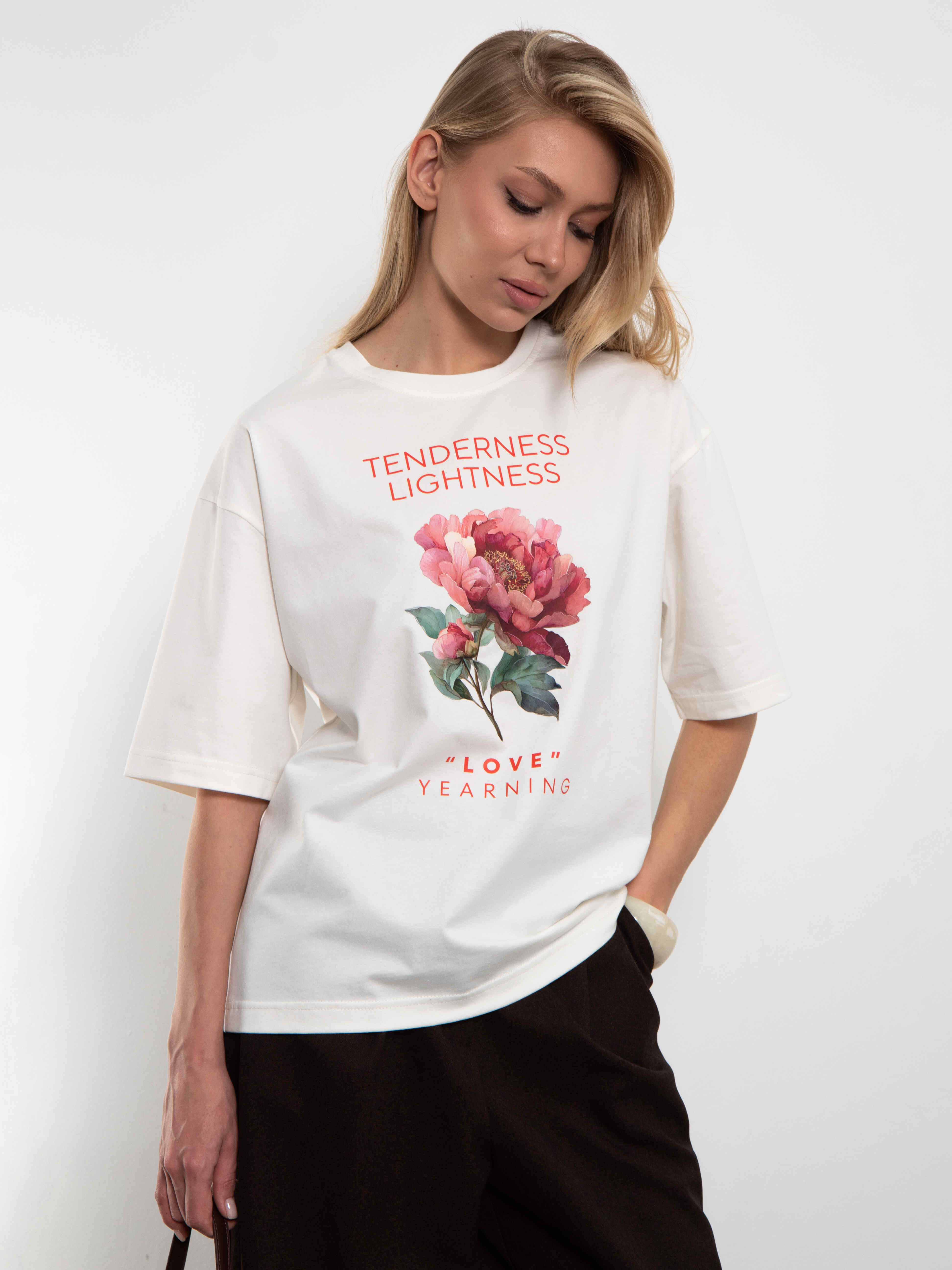 Футболка молочного цвета с цветочным принтом Kosmos(фото3)