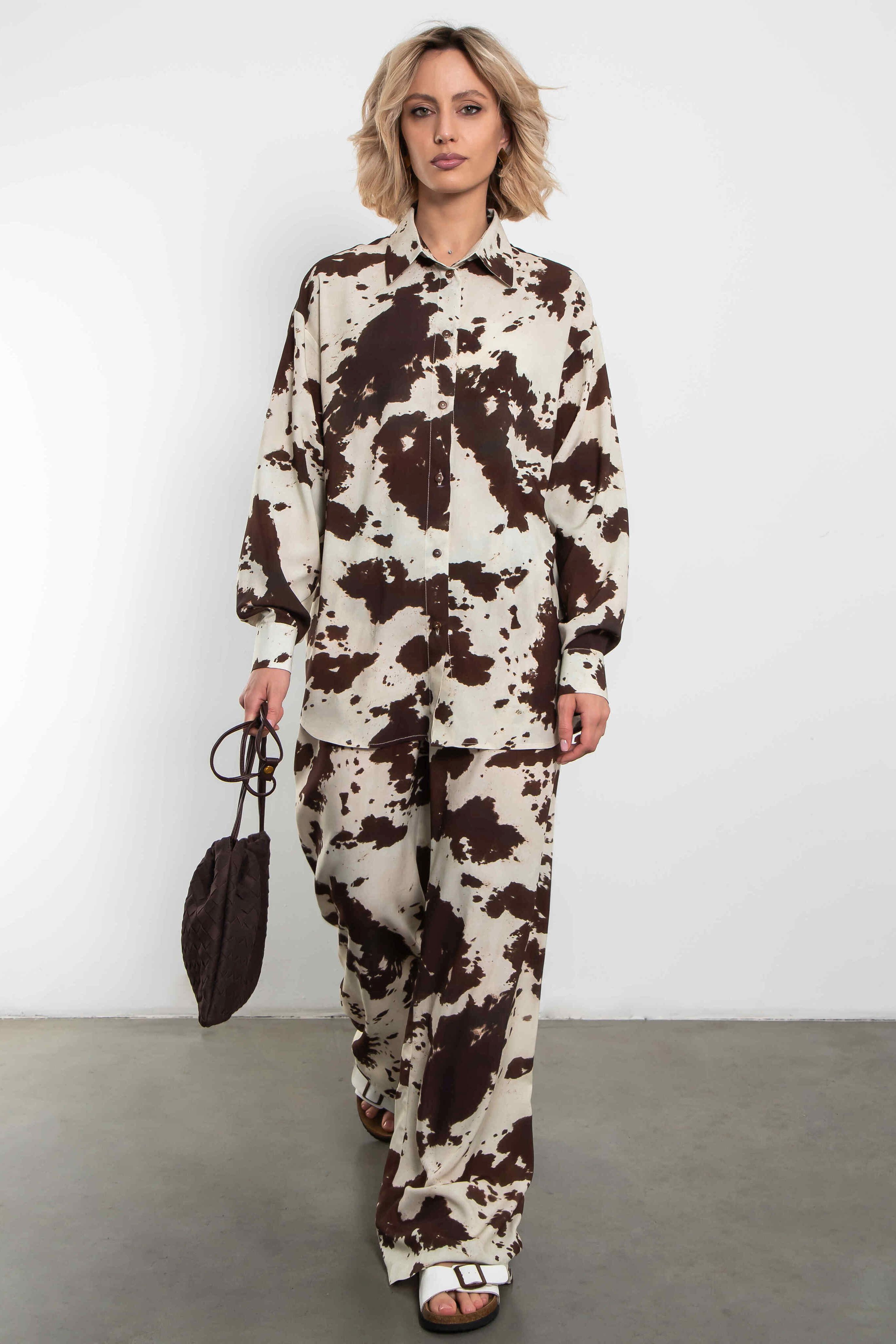 Брюки широкие с выразительным принтом Kosmos