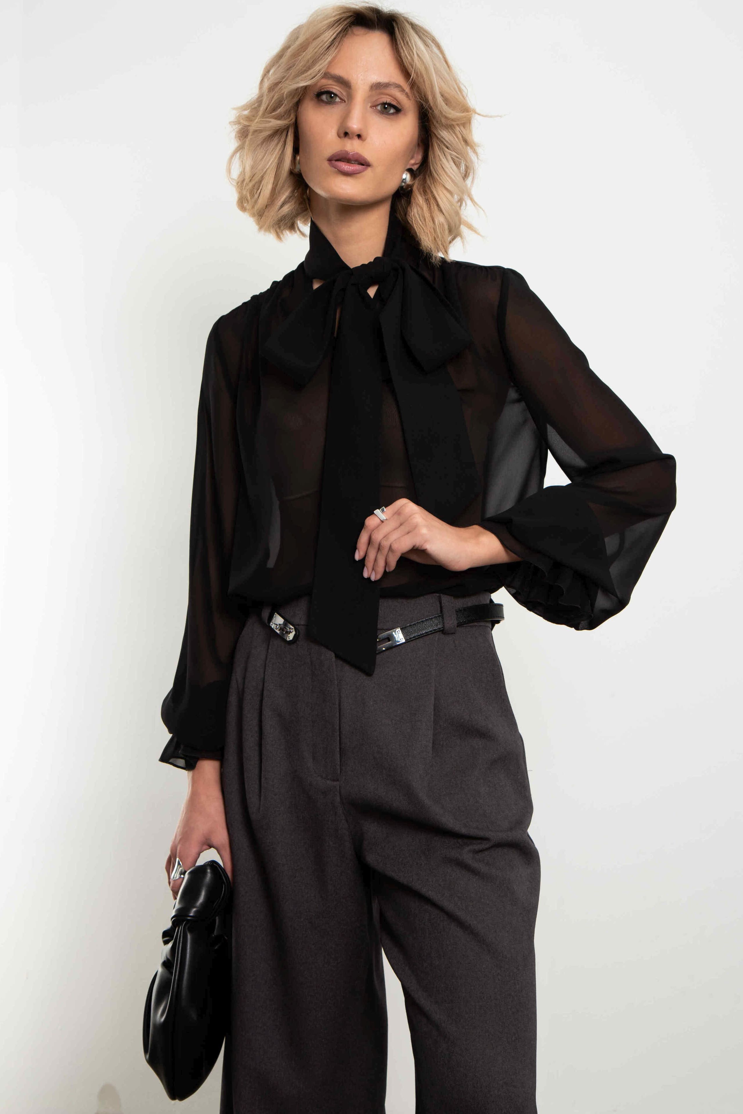 Блуза чёрная с бантом Kosmos