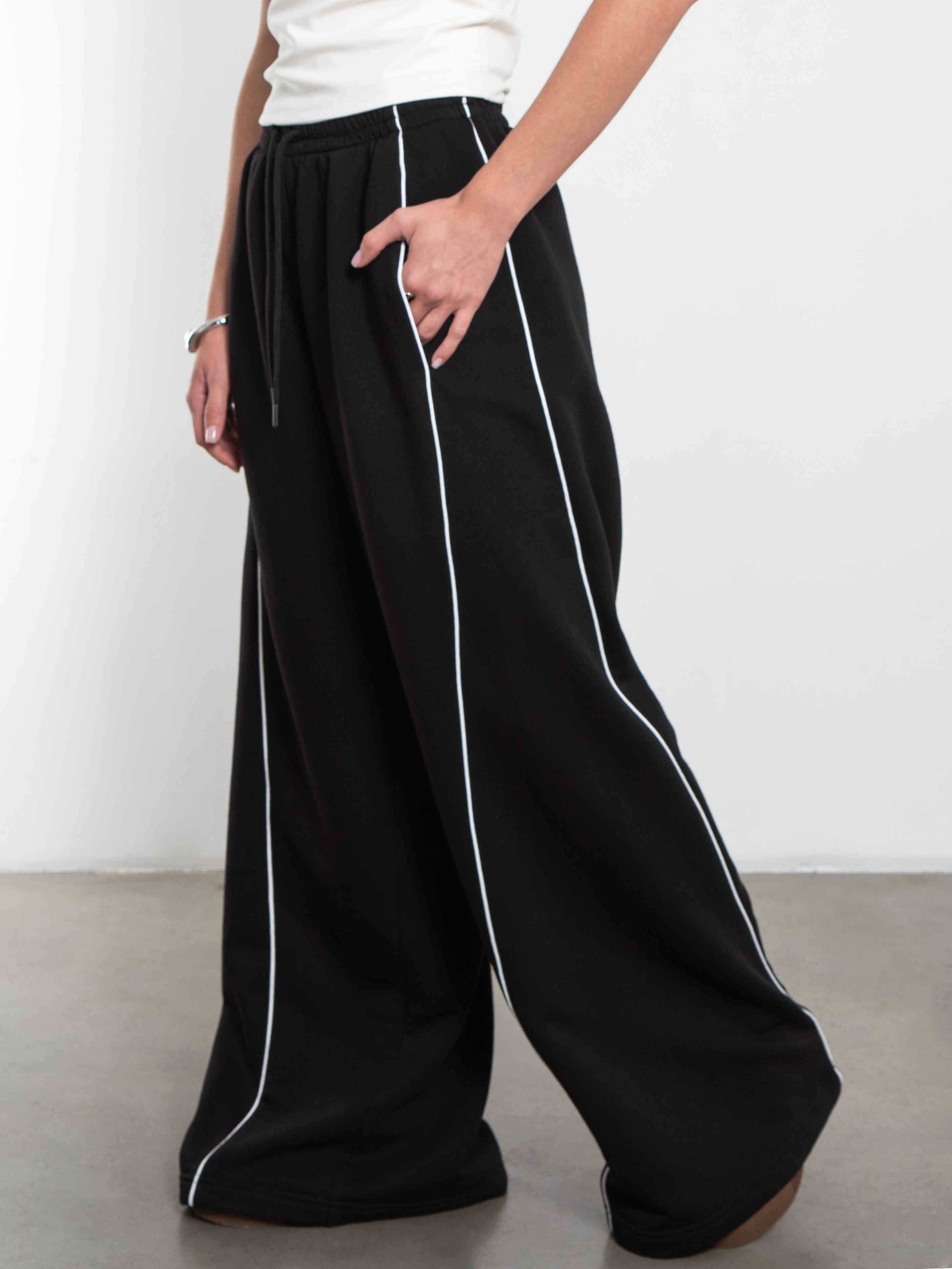 Брюки спортивные чёрные из премиального футера без начёса Kosmos(фото7)