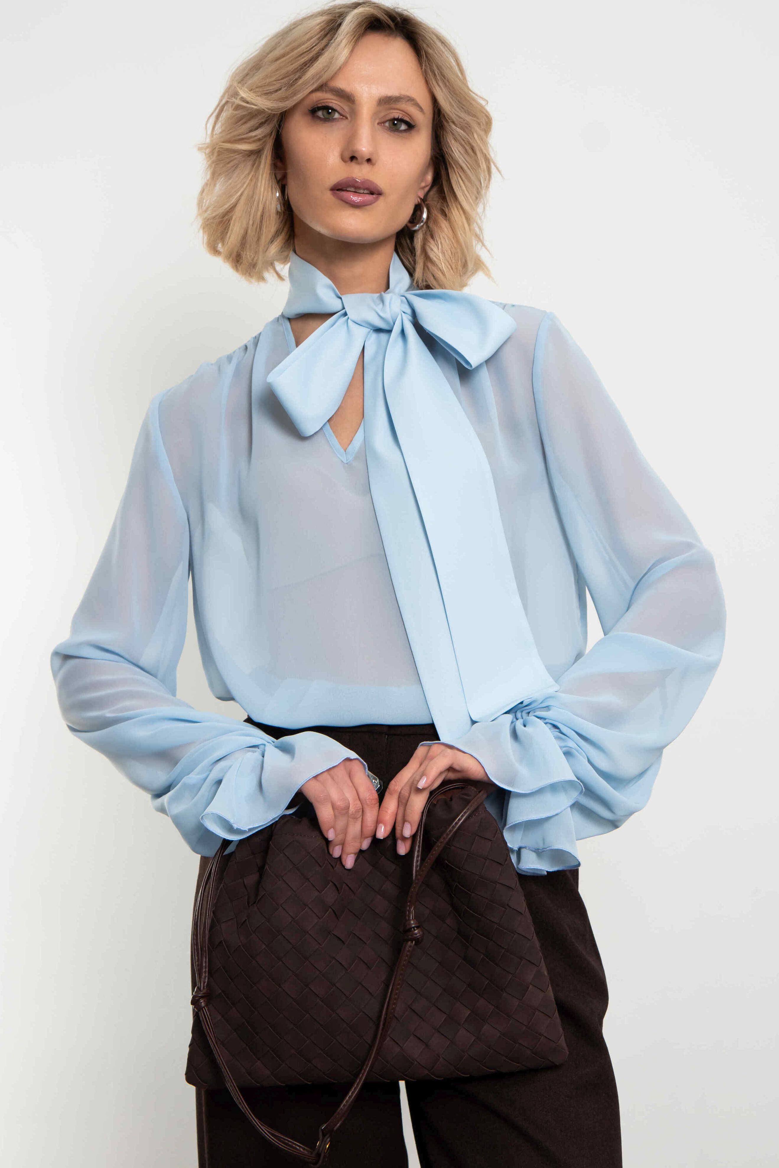 Блуза голубая с бантом Kosmos