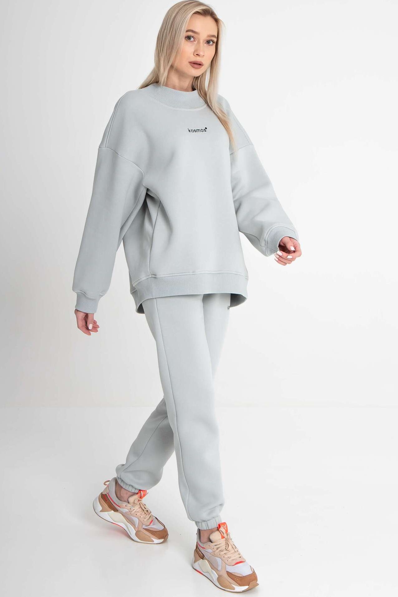 Брюки джоггеры с начёсом светло-серого цвета Kosmos