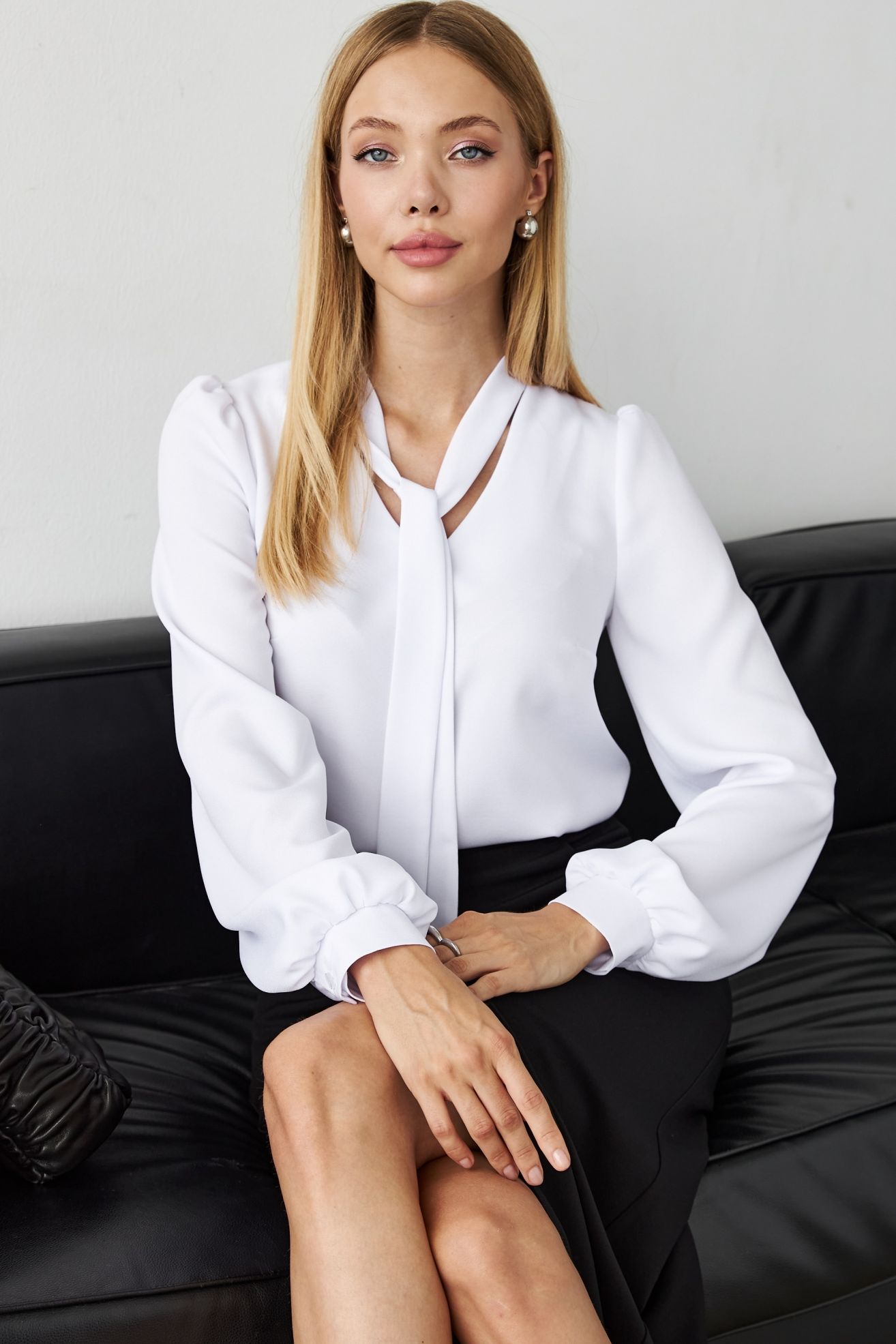 Белая блузка с бантом ЛЛ-Л2434-3 Белый цена-2690 р. в интернет магазинеbeauti-full.ru
