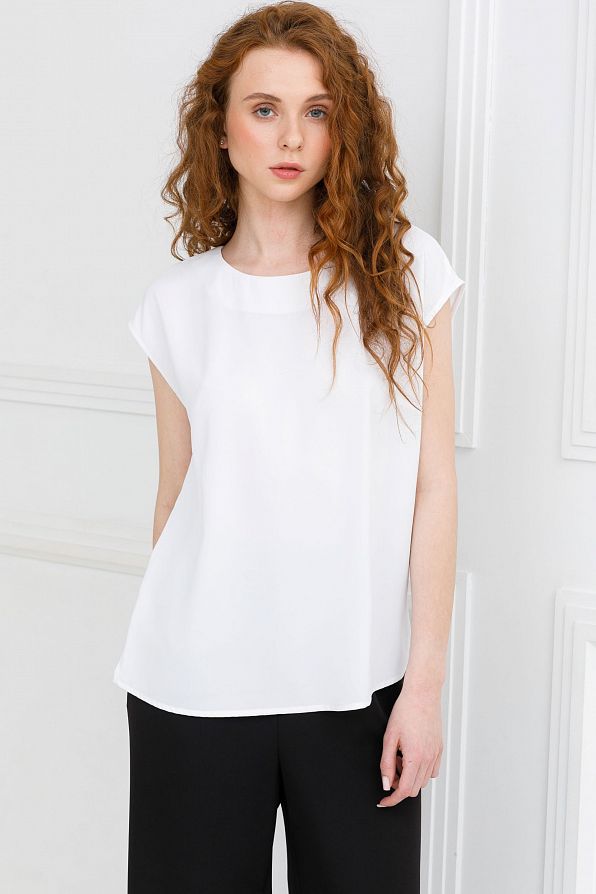 Блузка со спущенным плечом в белом цвете Priz
