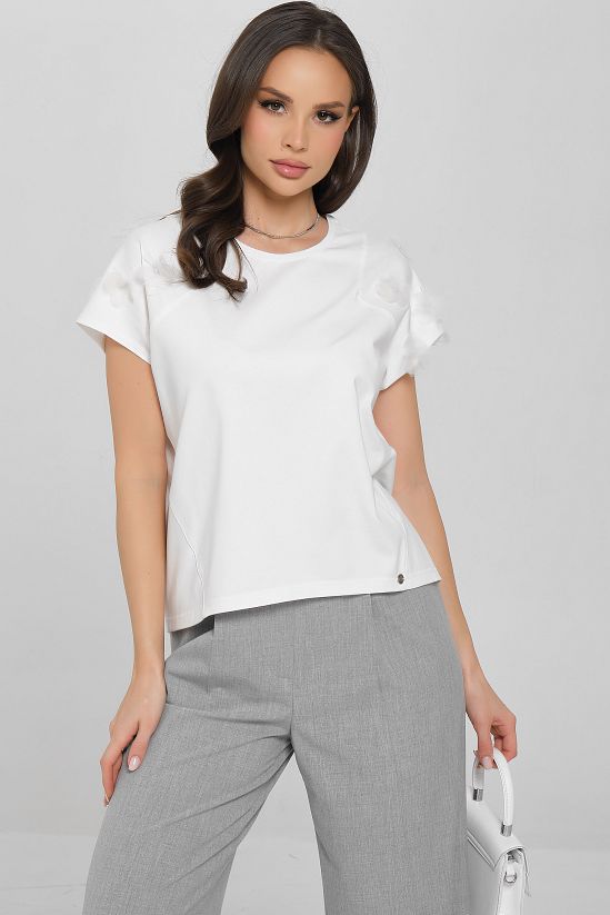 Футболка молочного цвета с декоративными цветами Priz