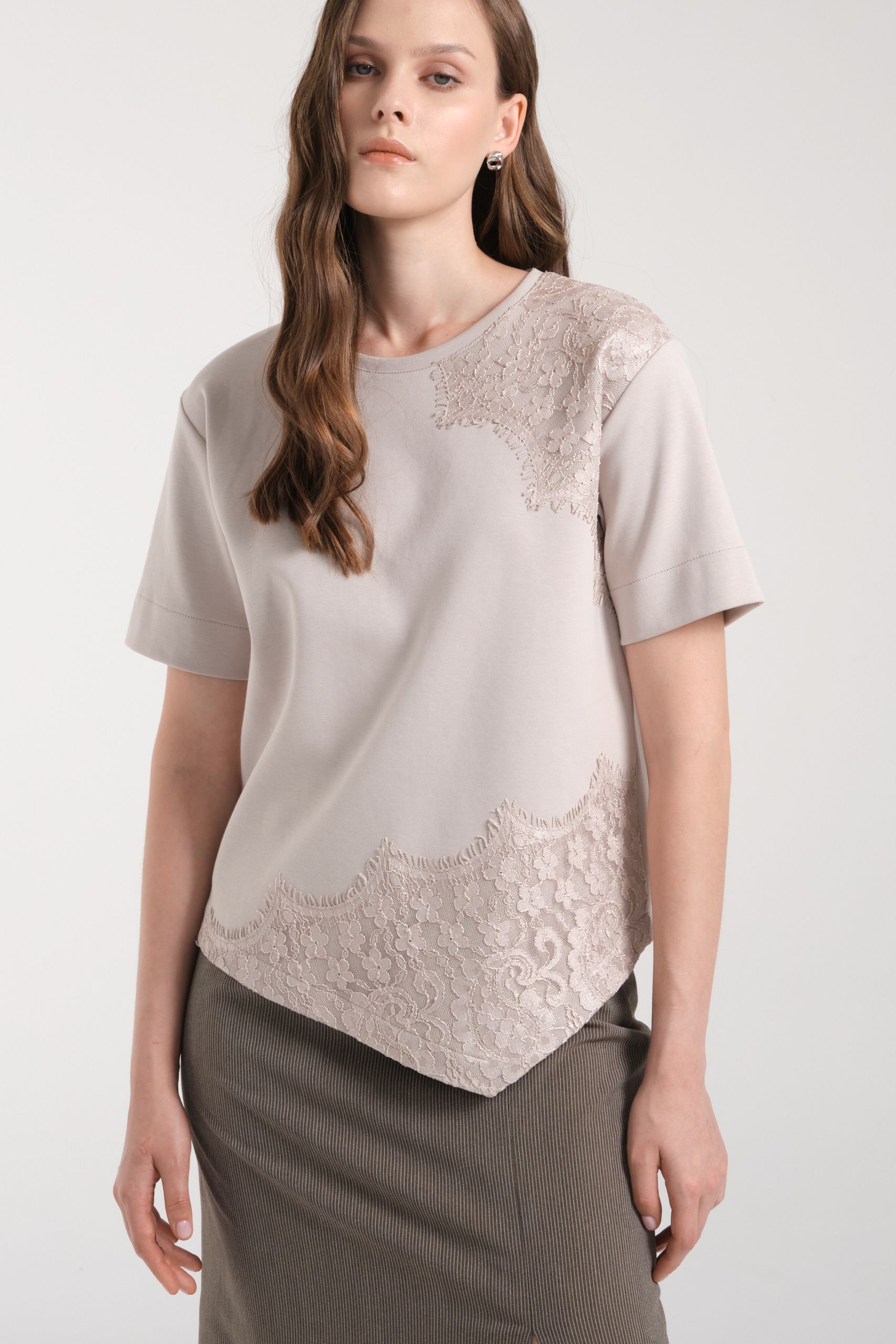 Футболка бежевая с кружевом Priz