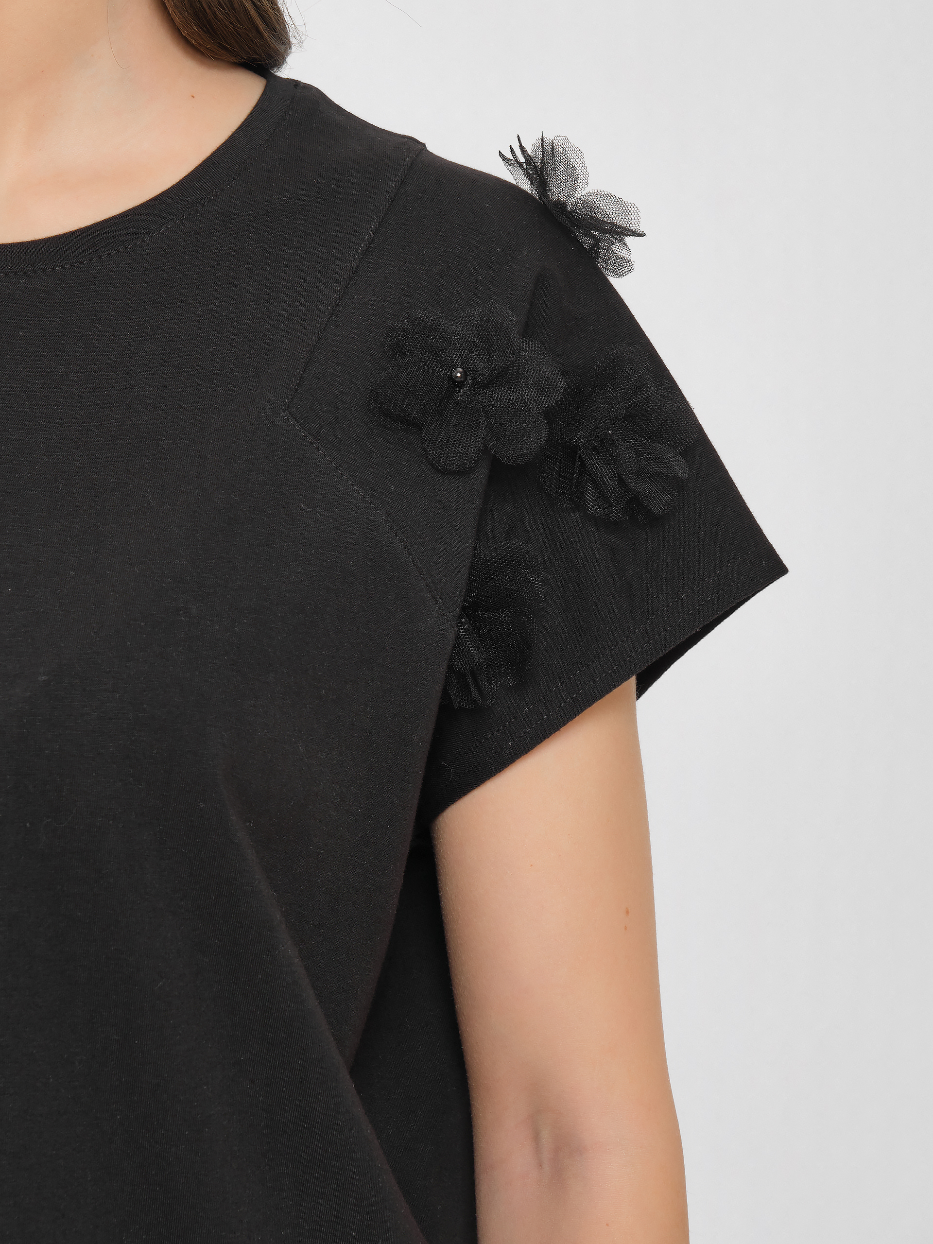 Футболка чёрная с декоративными цветами Priz(фото4)