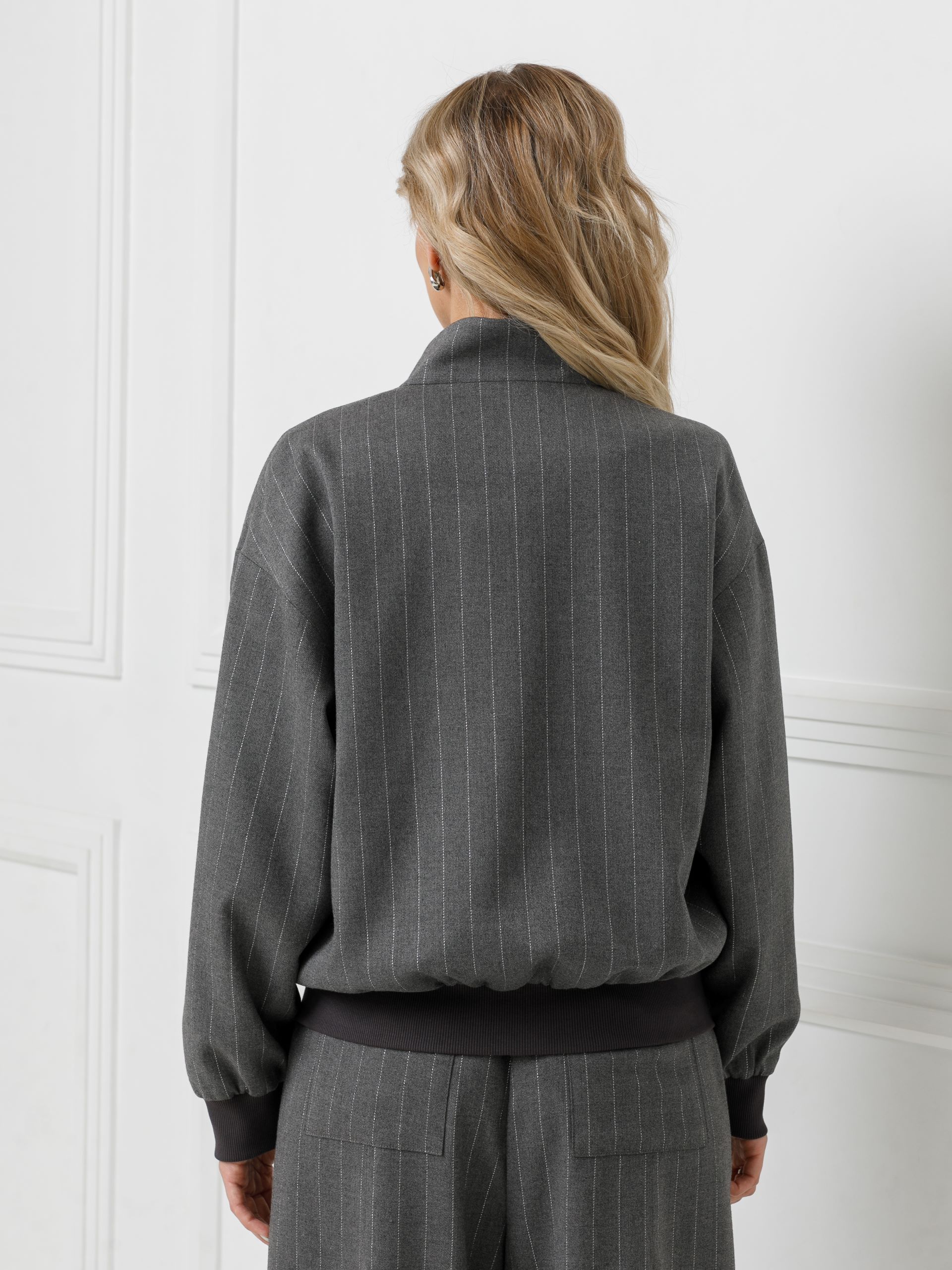 Жакет бомбер на молнии тёмно-серый в полоску Priz(фото5)