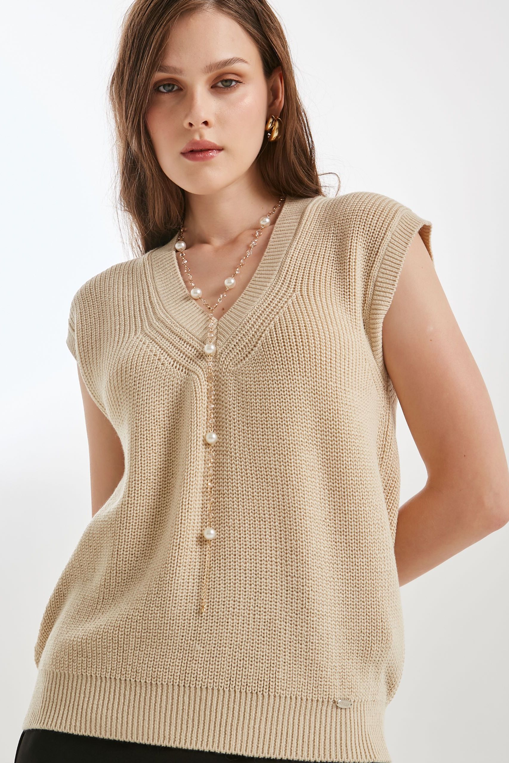 Жилет вязаный цвета слоновая кость Priz