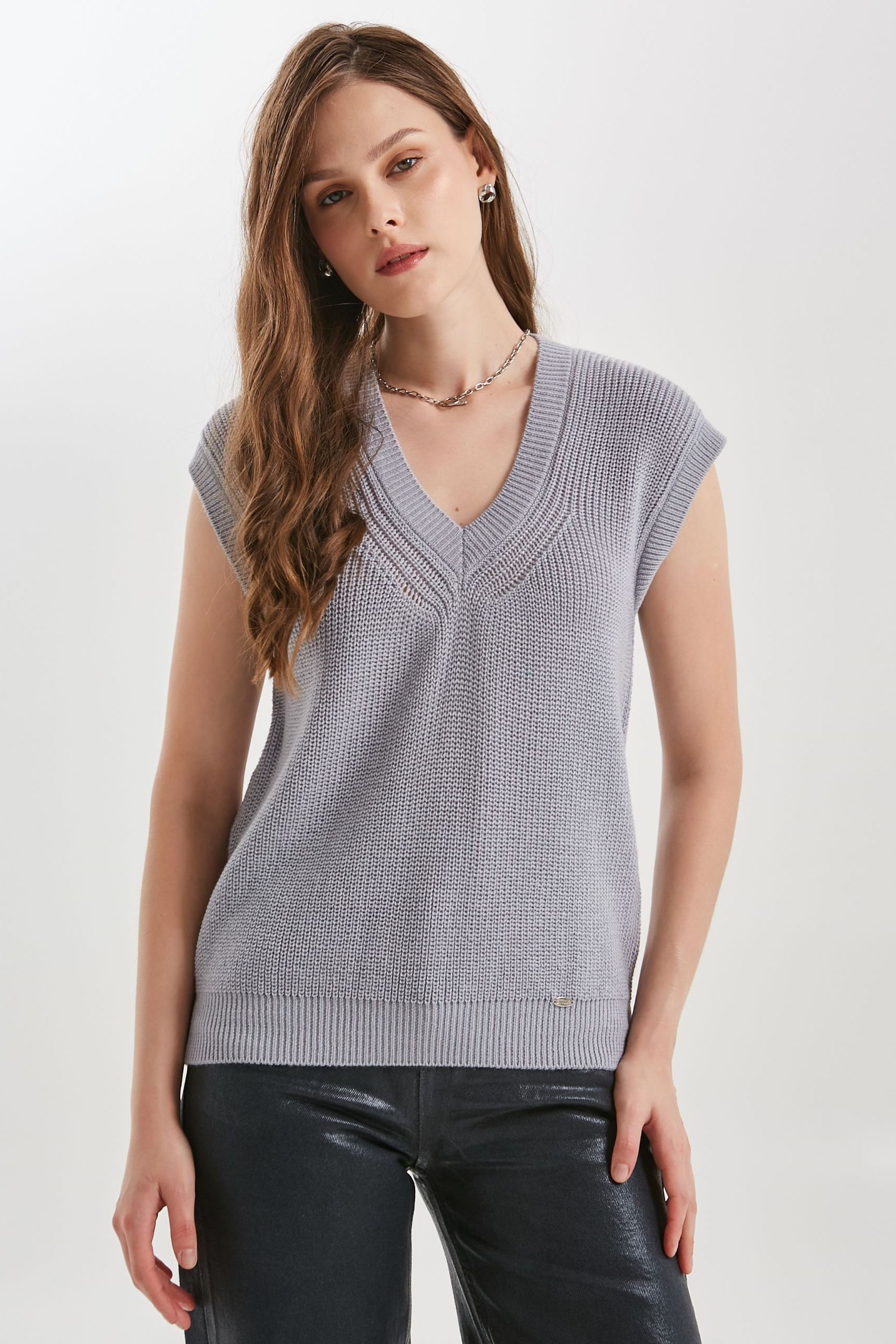 Жилет вязаный серого цвета Priz