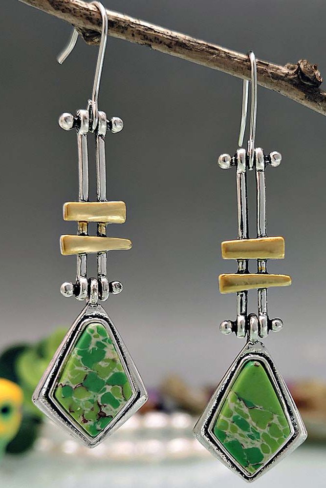 Серьги на крючках в винтажном стиле Rada