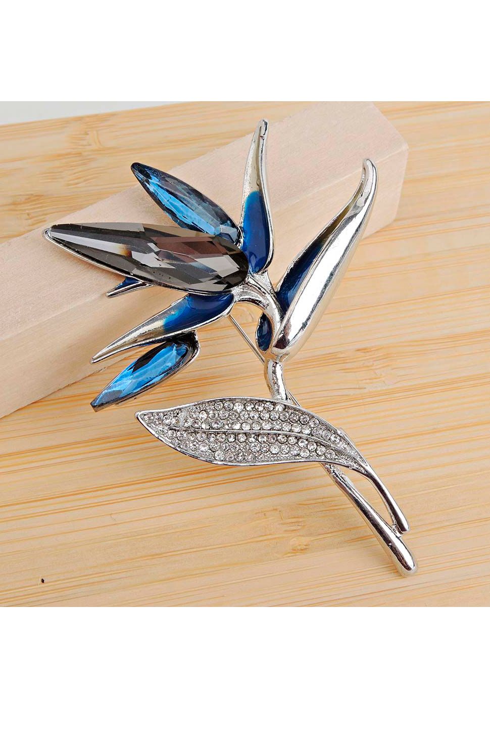 Брошь в виде цветка Rada