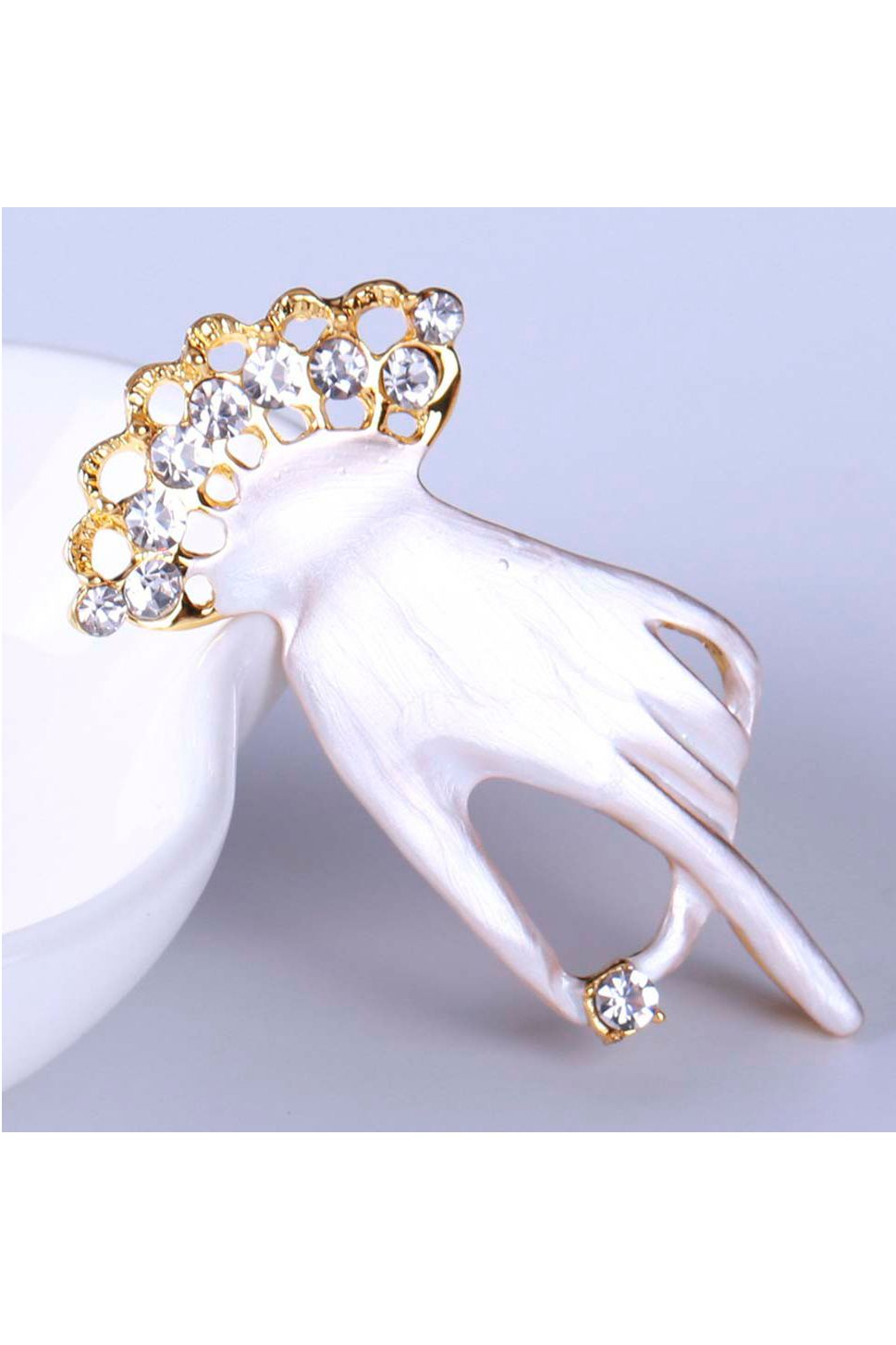 Брошь в виде перчатки Rada