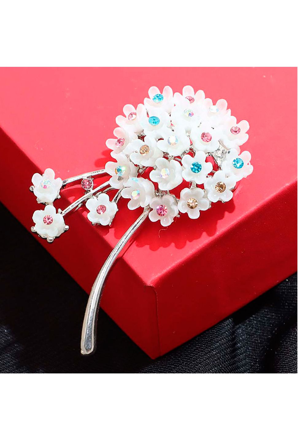 Брошь в виде цветка Rada