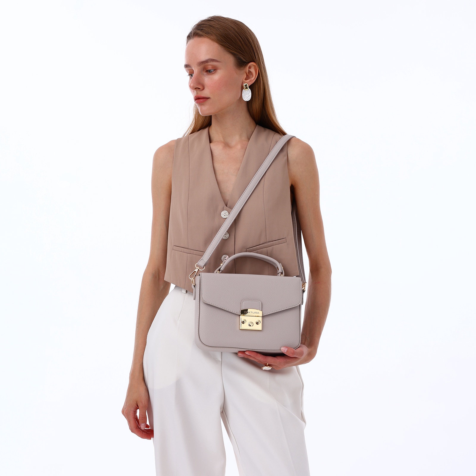 Сумка женская-мессенджер бежевого цвета Textura(фото2)