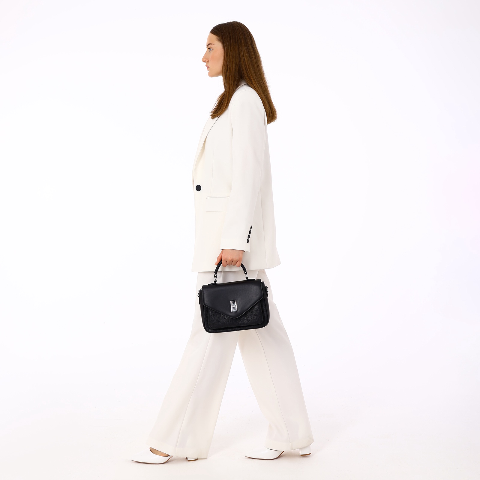 Сумка женская-мессенджер на клапане чёрная Textura(фото5)