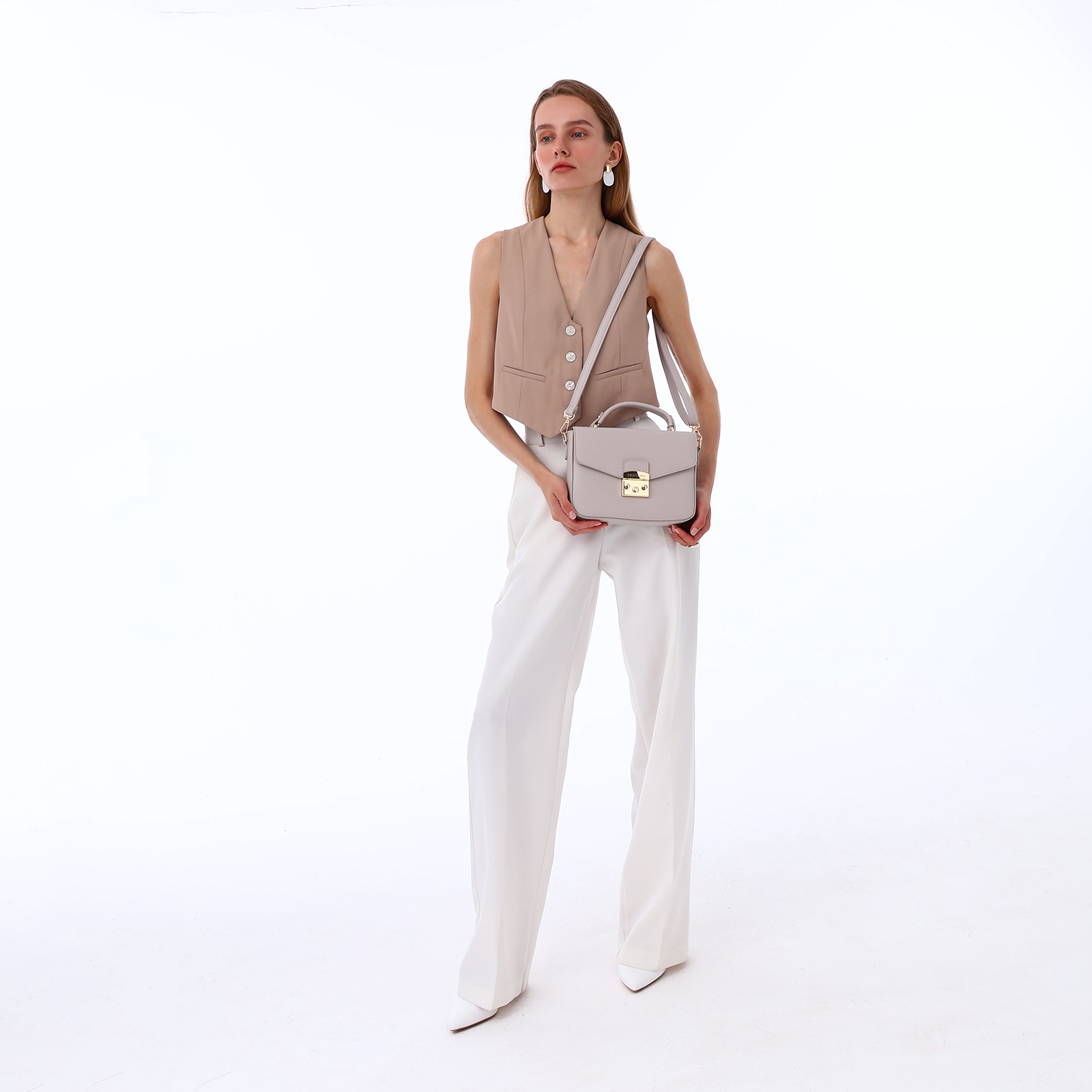 Сумка женская-мессенджер бежевого цвета Textura(фото4)