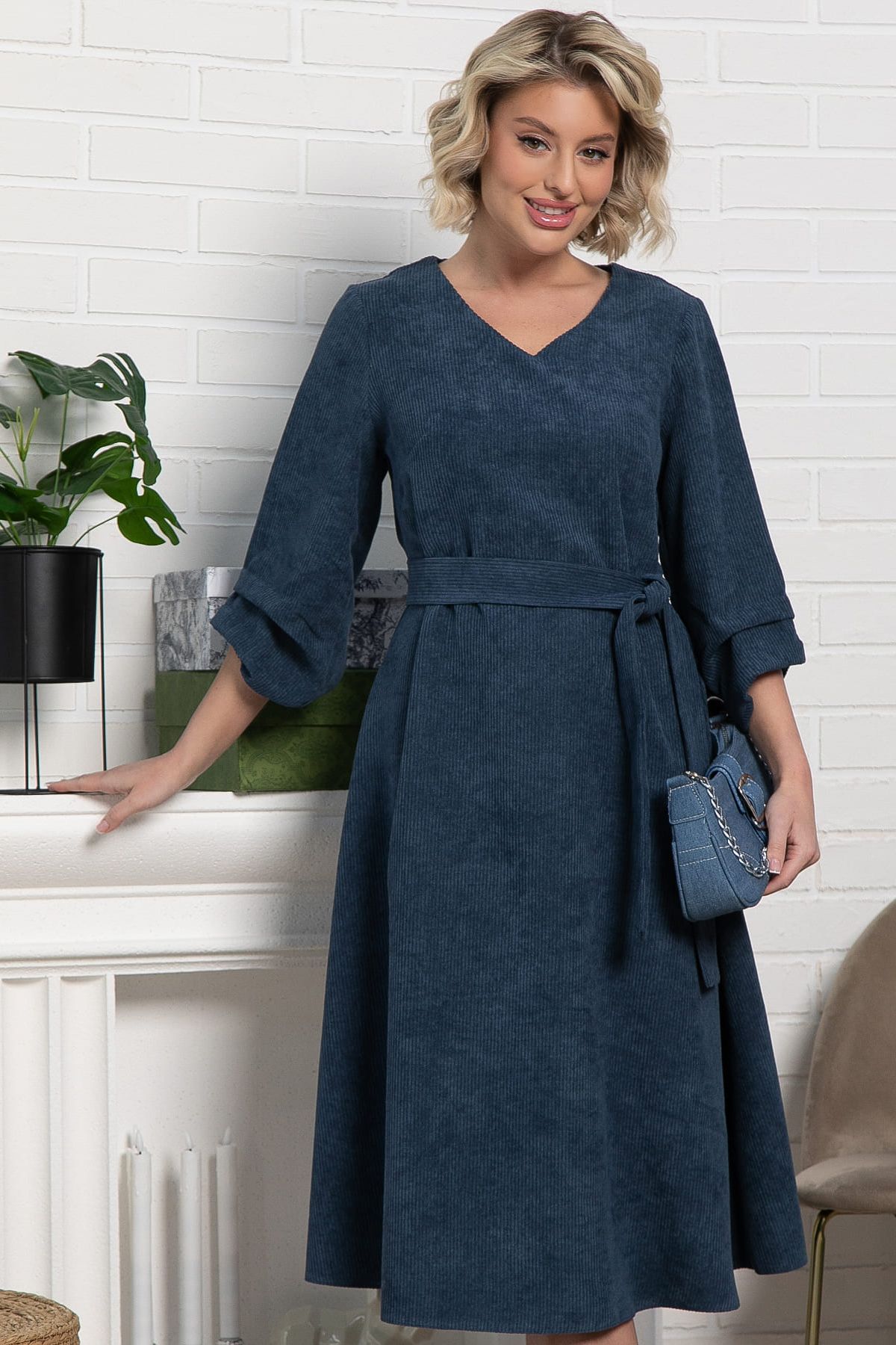 Платье вельветовое с поясом в синем цвете LT collection