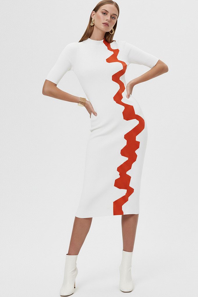 Платье-футляр вязаное молочного цвета