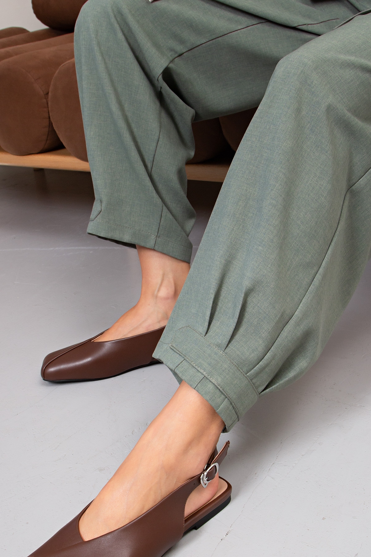 Брюки из льна оливкового цвета Дженис №2 Valentina(фото6)